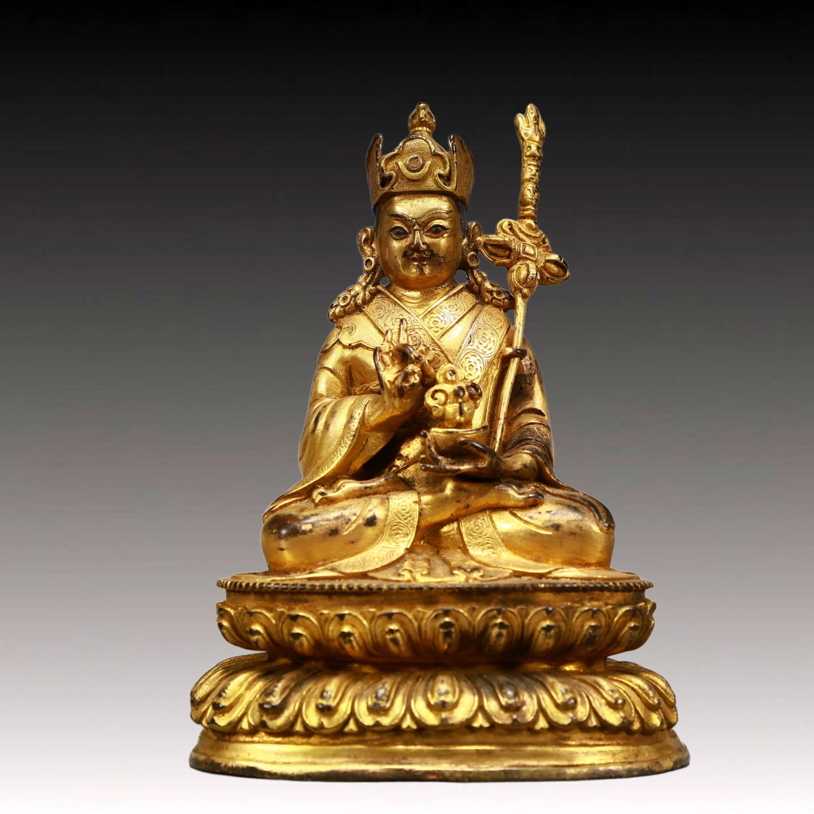 A Solemn Gilt Bronze Statue of Padma Sambhava: A Solemn Gilt Bronze Statue of Padma Sambhava,Qing Dynasty, China,Size:4.5inx4.5inx8.7in,Weight:1750g 铜鎏金莲花生大士像,中国清&