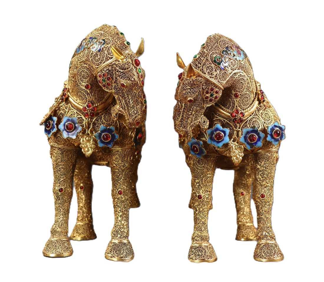 A Pair of Exquisite Filigree and Gilding Horse Ornaments,Inlaid Gems: A Pair of Exquisite Filigree and Gilding Horse Ornaments,Inlaid Gems,Qing Dynasty,China,Qianlong Four-character Mark,Size:10.2inx11.2inx4.1in,Weight:2470g 一对花丝鎏ŵ