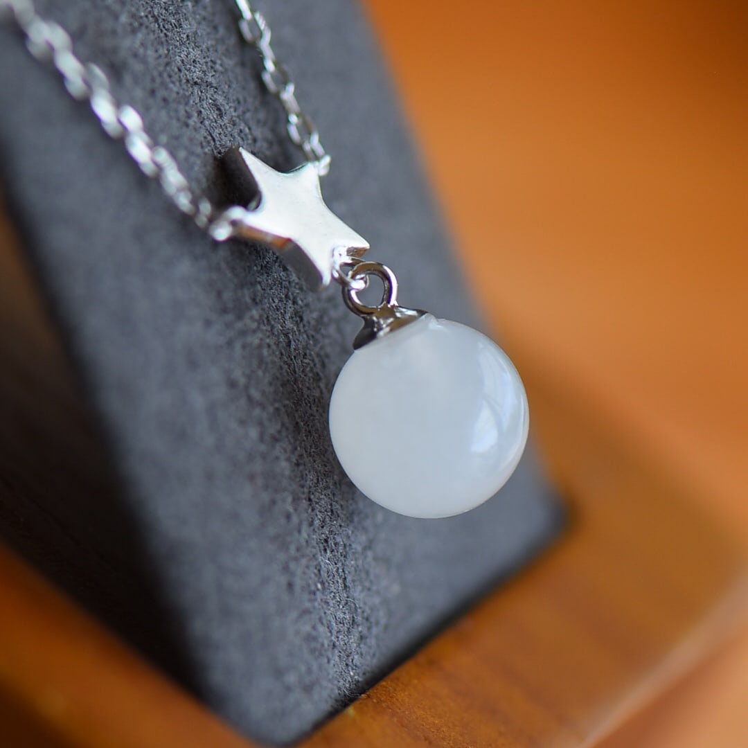 An Exquisite Sterling Silver Inlaid White Jade Necklace: An Exquisite Sterling Silver Inlaid White Jade Necklace,Size:0.4inx0.4in 纯银镶白玉项链