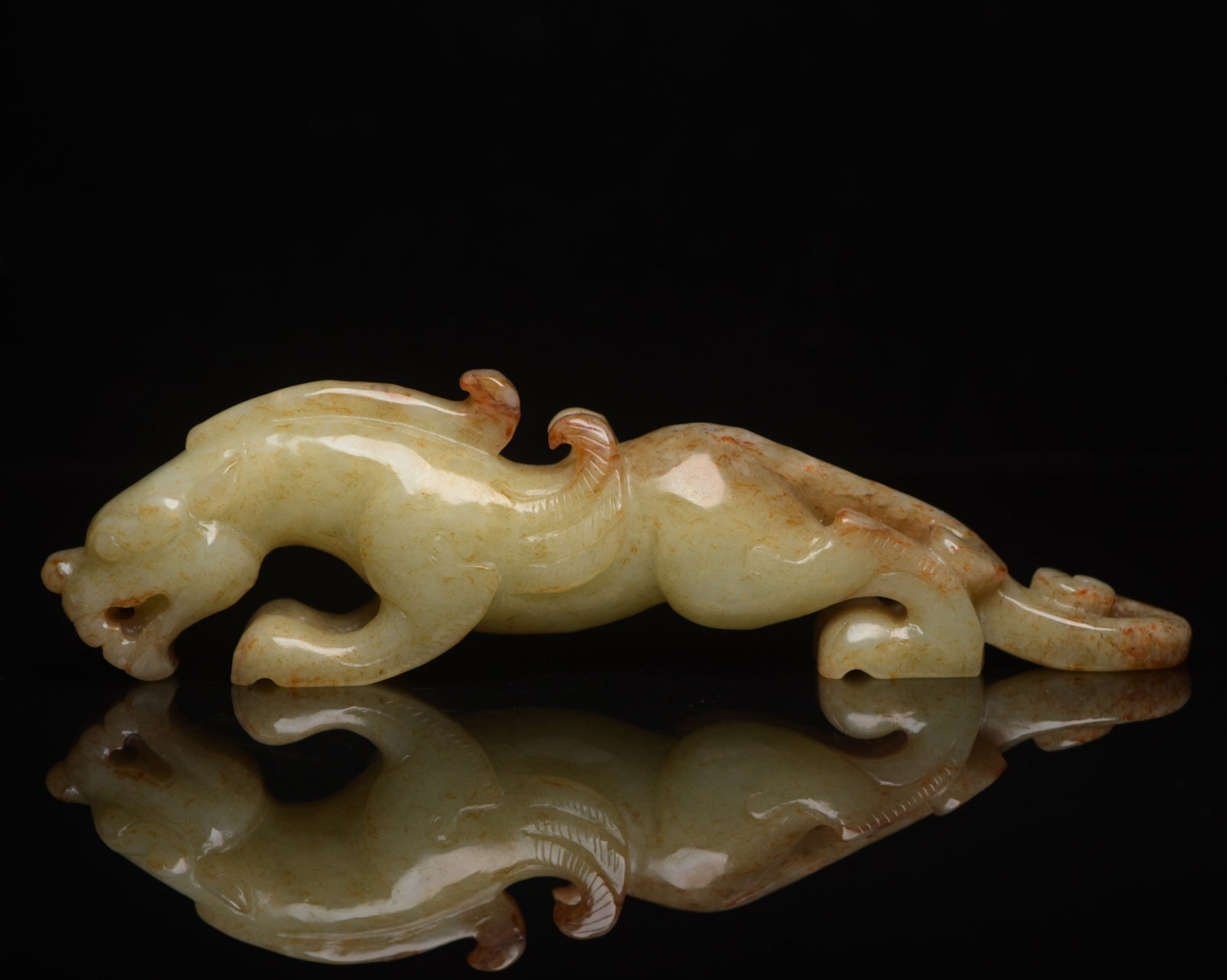 An Exquisite White Jade Dragon Ornament: An Exquisite White Jade Dragon Ornament,Qing Dynasty,China,Size:5.9inx1.5inx0.8in,Weight:138g 白玉龙摆件,中国清代