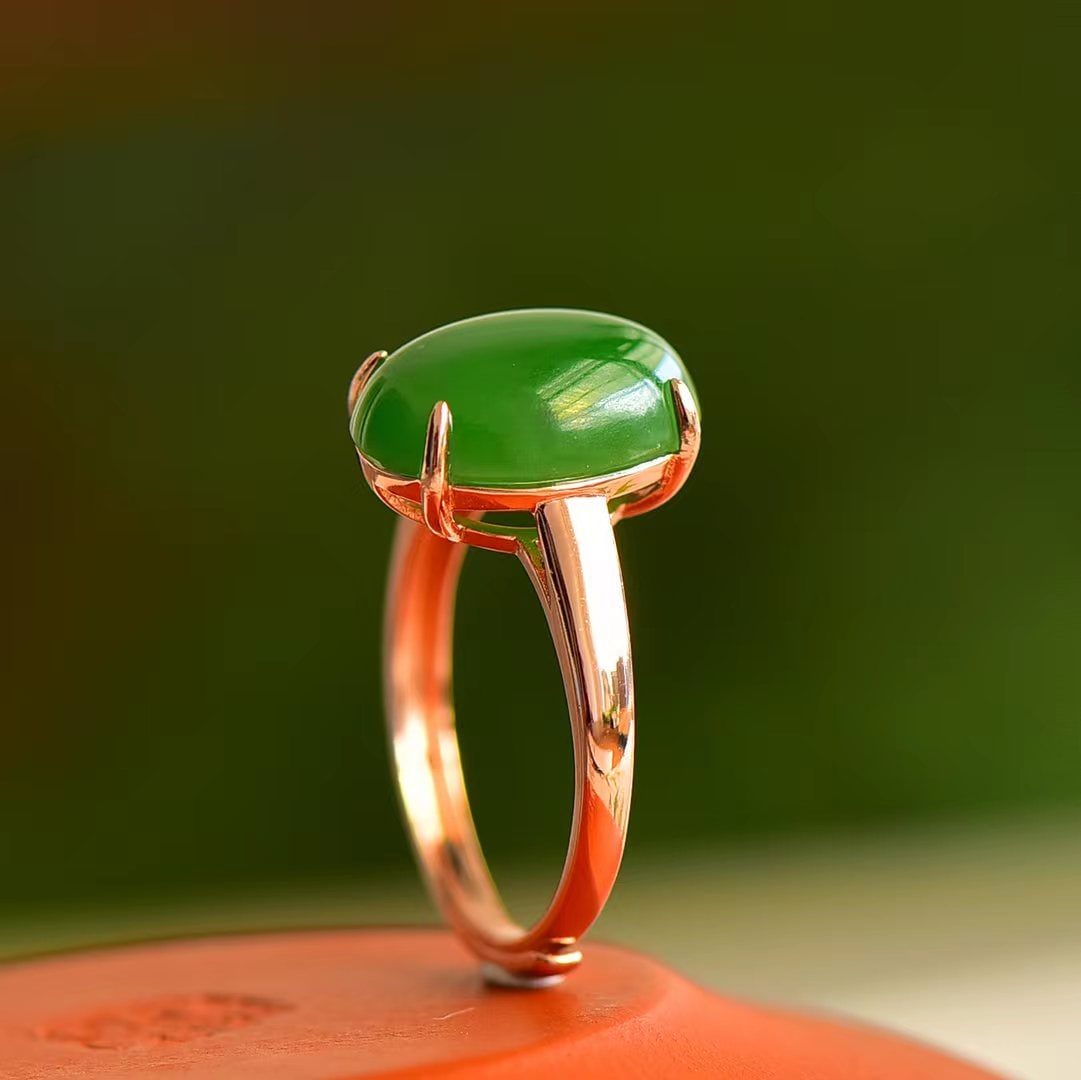 An Exquisite Sterling Silver-Gold Plated Inlaid Jasper Ring: An Exquisite Sterling Silver-Gold Plated Inlaid Jasper Ring,Size:0.4inx0.6in 纯银镀金镶碧玉戒指