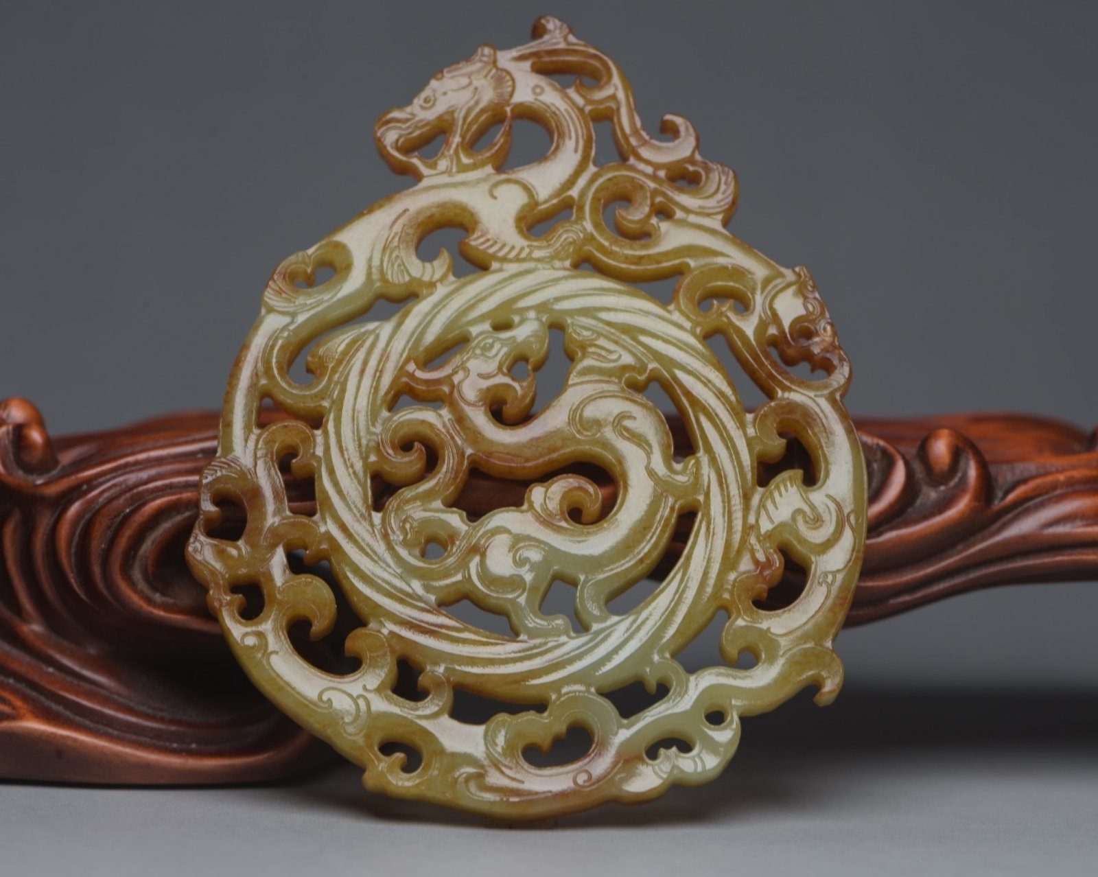 An Exquisite White Jade Chi-Dragon Pattern Pendant: An Exquisite White Jade Chi-Dragon Pattern Pendant,Qing Dynasty,China,Size:3.1inx2.5inx0.2in,Weight:43g 白玉螭龙纹佩,中国清代