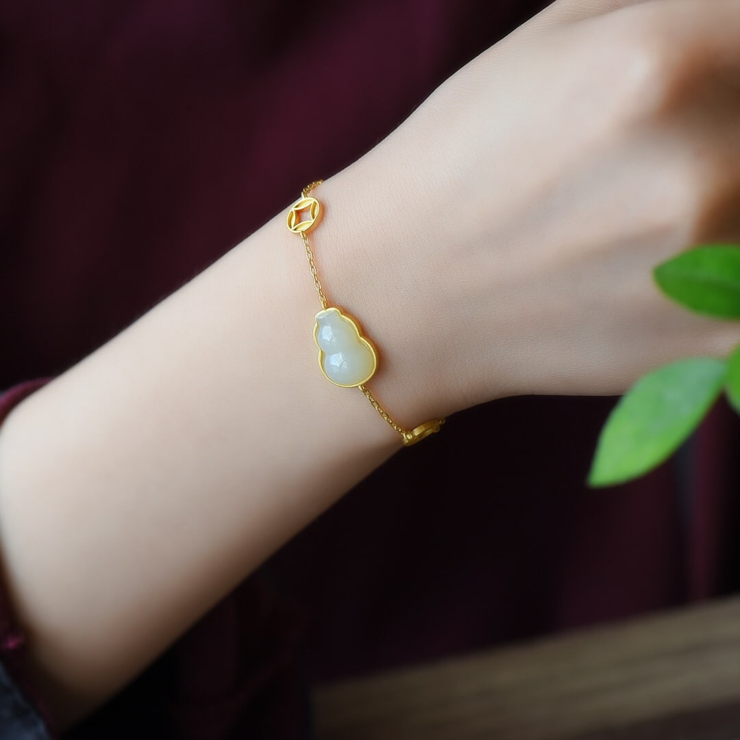 An Exquisite Sterling Silver-Gold Plated Inlaid White Jade Gourd Bracelets: An Exquisite Sterling Silver-Gold Plated Inlaid White Jade Gourd Bracelets,Size:0.6inx0.4in 纯银镀金镶白玉葫芦手链