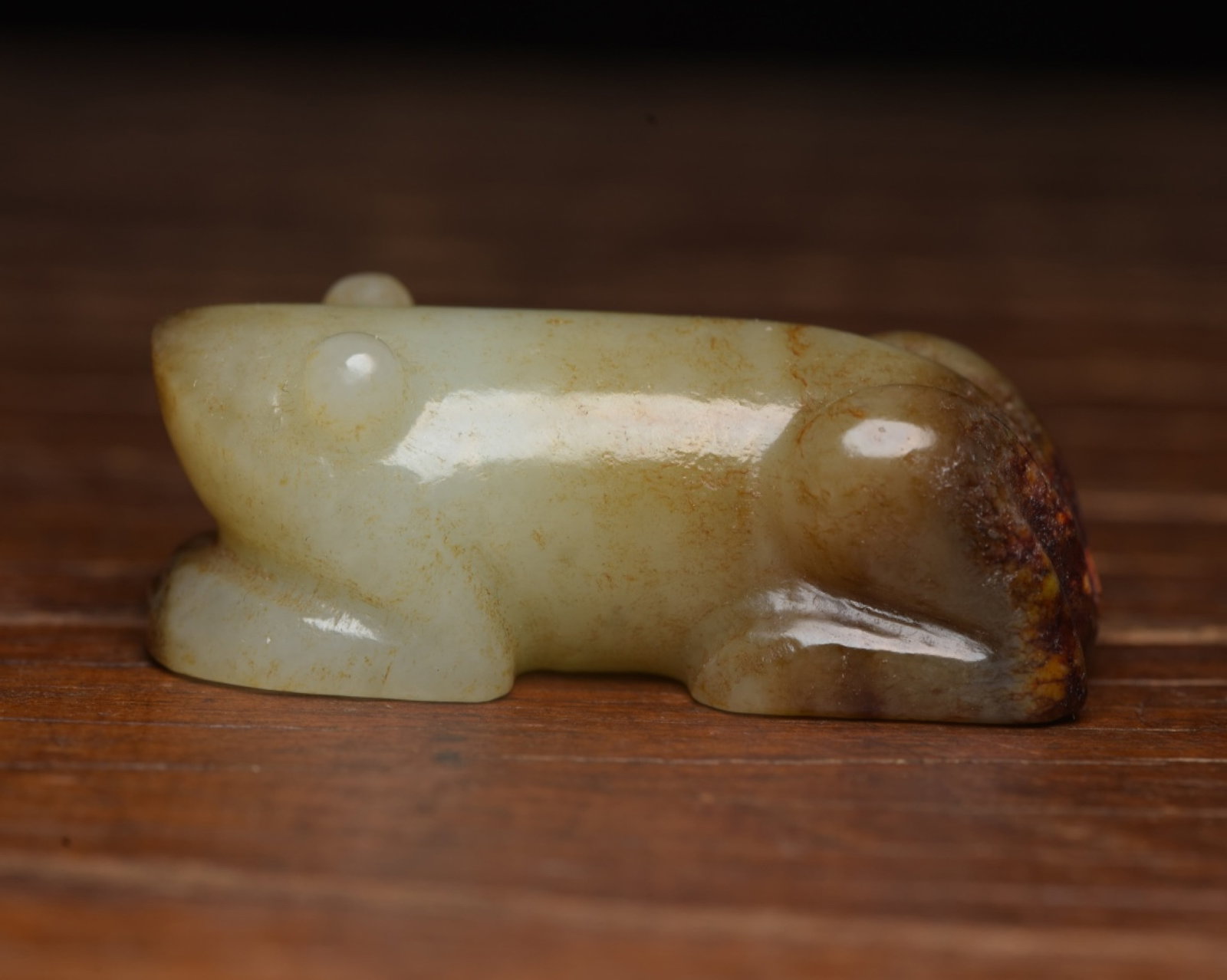 An Exquisite White Jade Frog Ornament: An Exquisite White Jade Frog Ornament,Qing Dynasty,China,Size:2.2inx0.9inx0.8in,Weight:57g 白玉青蛙摆件,中国清代