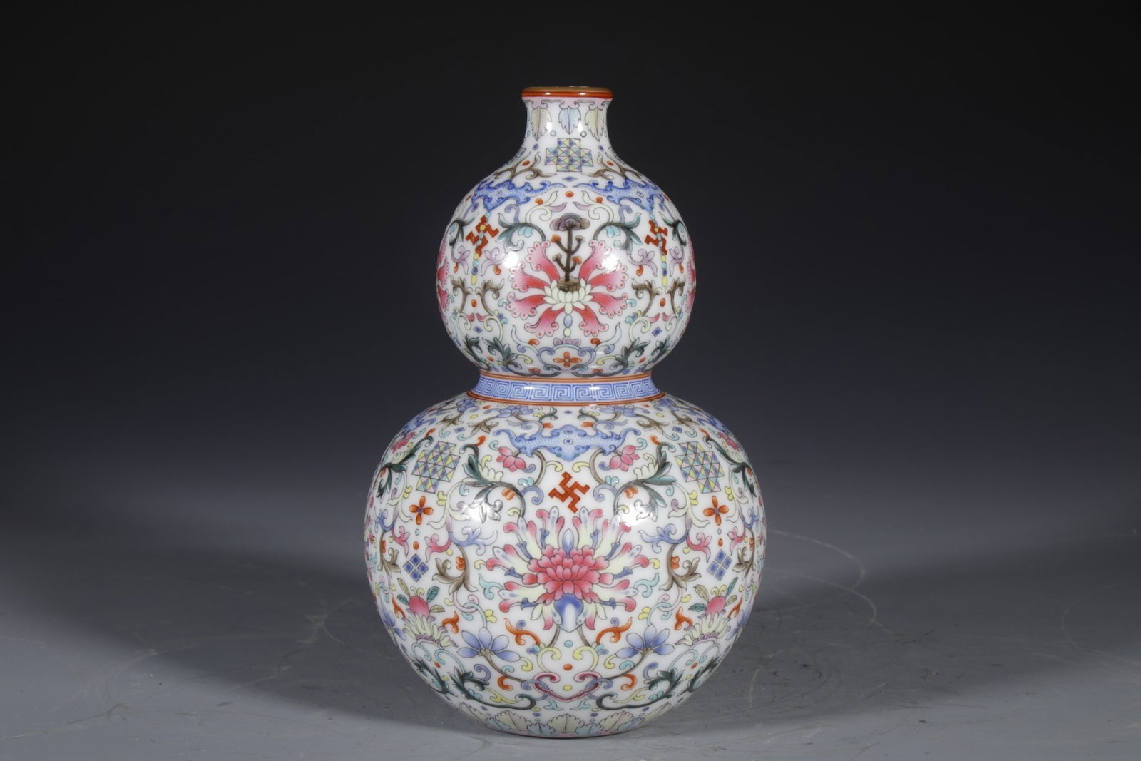 An Exquisite Enamel Lotus Pattern Gourd-Shaped Vase: An Exquisite Enamel Lotus Pattern Gourd-Shaped Vase,Qing Dynasty,China,Qianlong Four-character Mark,Size:8.3inx2.8in 珐琅彩缠枝莲纹葫芦瓶,&#