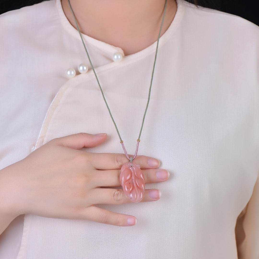 An Exquisite Red Jade Pendant: An Exquisite Red Jade Pendant,Size:1.1inx1.8in 红 玉挂件