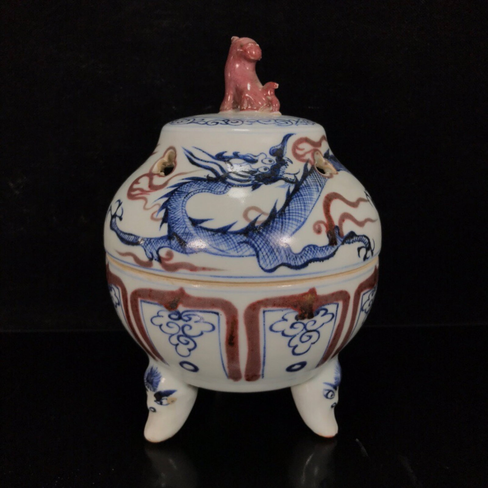 An Exquisite Blue and White Underglaze-Red Auspicious Cloud and Dragon Pattern Tripod Censer: An Exquisite Blue and White Underglaze-Red Auspicious Cloud and Dragon Pattern Tripod Censer,Qing Dynasty,China,Size:7.9inx5.5in