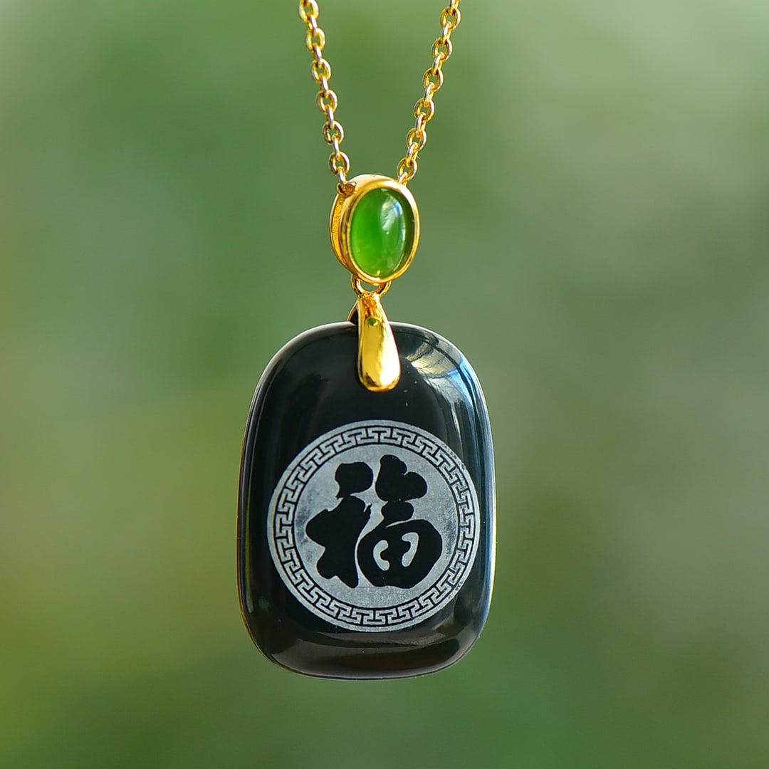 An Exquisite Sterling Silver-Gold Plated Inlaid Black Jade Pendant: An Exquisite Sterling Silver-Gold Plated Inlaid Black Jade Pendant, 纯银镀金镶墨玉吊坠