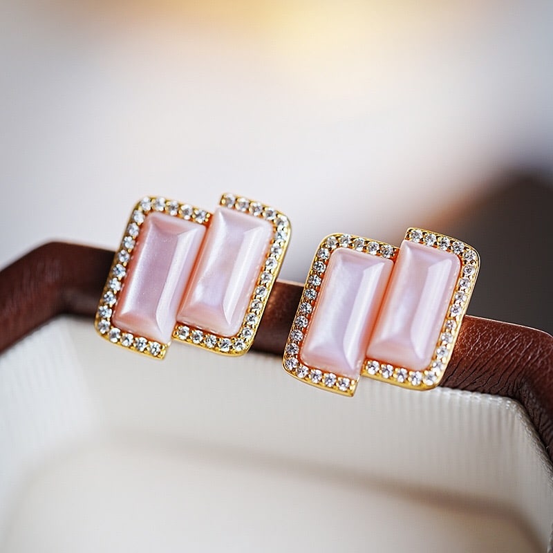 A Pair of Exquisite Sterling Silver-Gold Plated Inlaid Shell Earrings,Inlaid Diamond: A Pair of Exquisite Sterling Silver-Gold Plated Inlaid Shell Earrings,Inlaid Diamond,Size:0.6inx0.5inx0.1in,Weight:3.61g