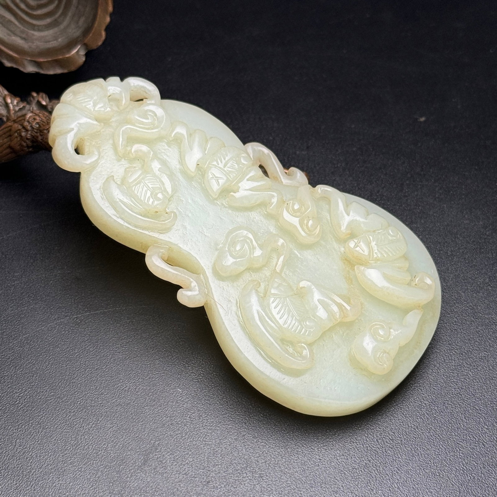 An Exquisite White Jade Bats Pattern Pendant - 3