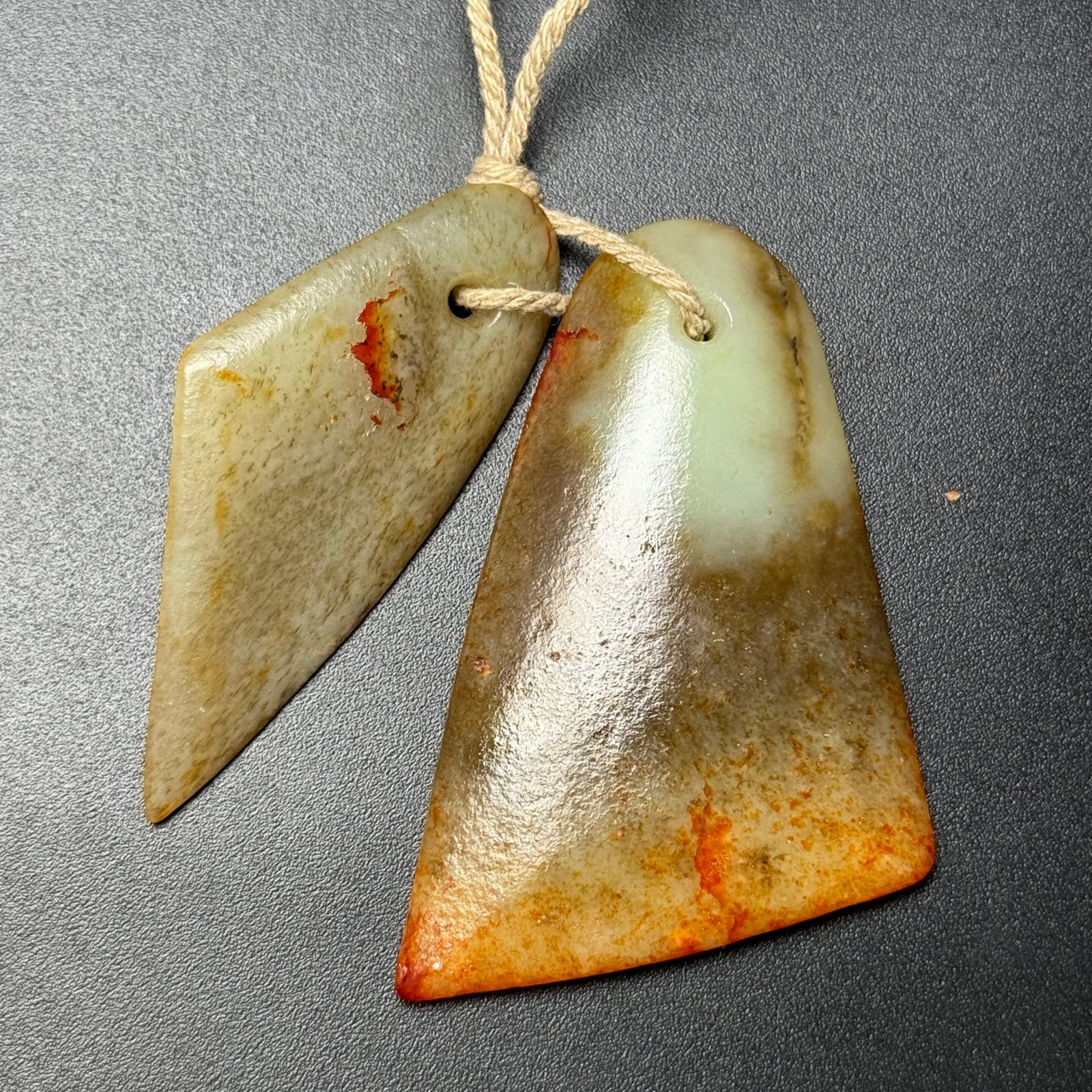 An Exquisite White Jade Pendant: An Exquisite White Jade Pendant,Qing Dynasty,China,Size:2.9inx1.2inx0.2in,3inx2.1inx0.4in,Weight:76g 白玉挂件,中国清代