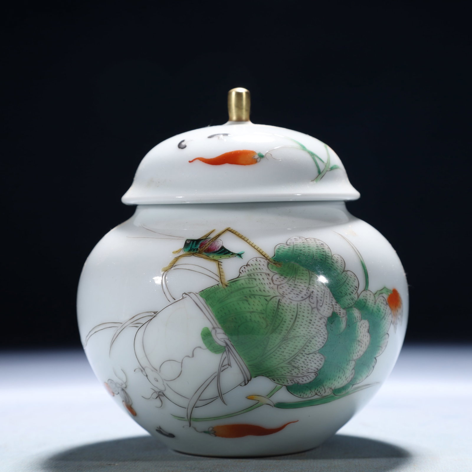 An Exquisite Famille-Rose Cabbage Insect Pattern Jar with Cover,with poem: An Exquisite Famille-Rose Cabbage Insect Pattern Jar with Cover,with poem,Qing Dynasty,China,Qianlong Six-character Mark,Size:4.3inx5.5in,Weight:1100g 粉彩白菜昆虫&
