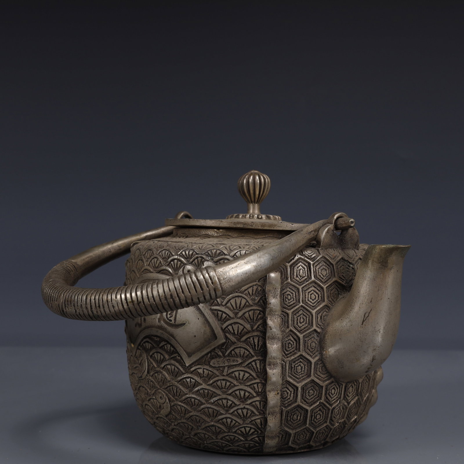 An Exquisite Silver-Plated Bronze Fish Pattern Ewer - 4
