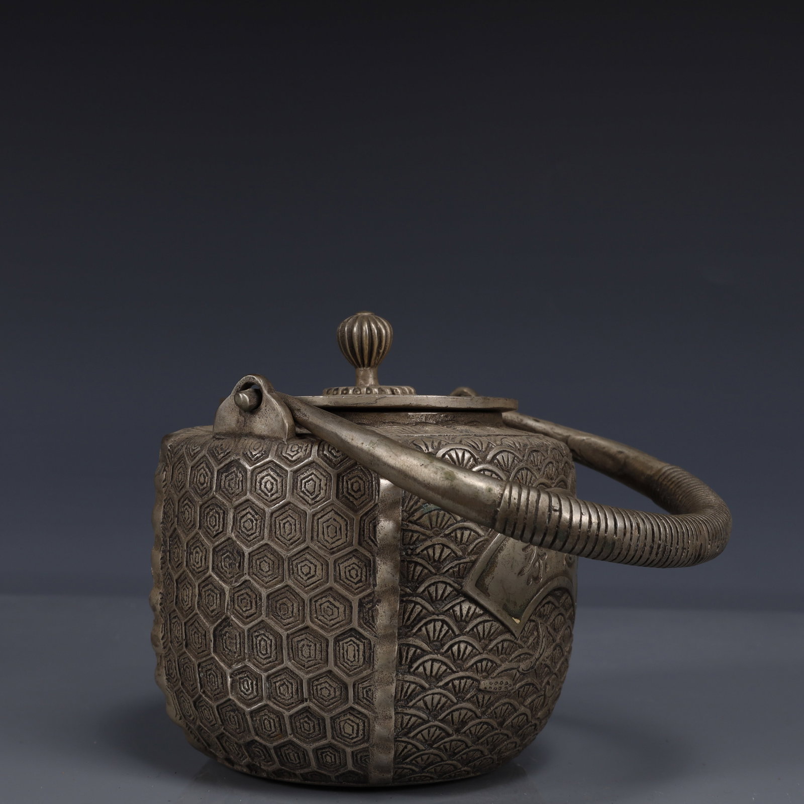 An Exquisite Silver-Plated Bronze Fish Pattern Ewer - 6