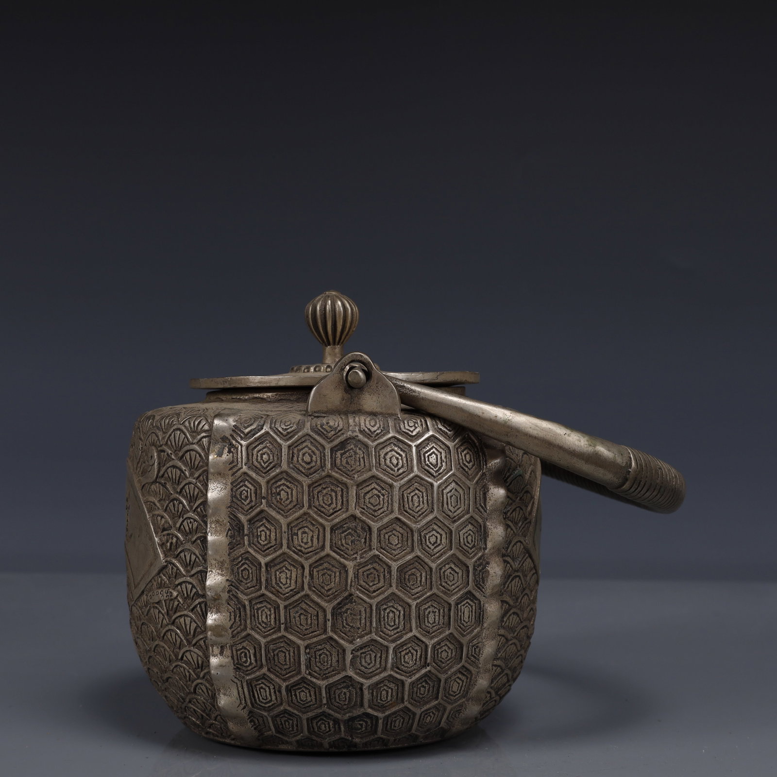 An Exquisite Silver-Plated Bronze Fish Pattern Ewer - 7