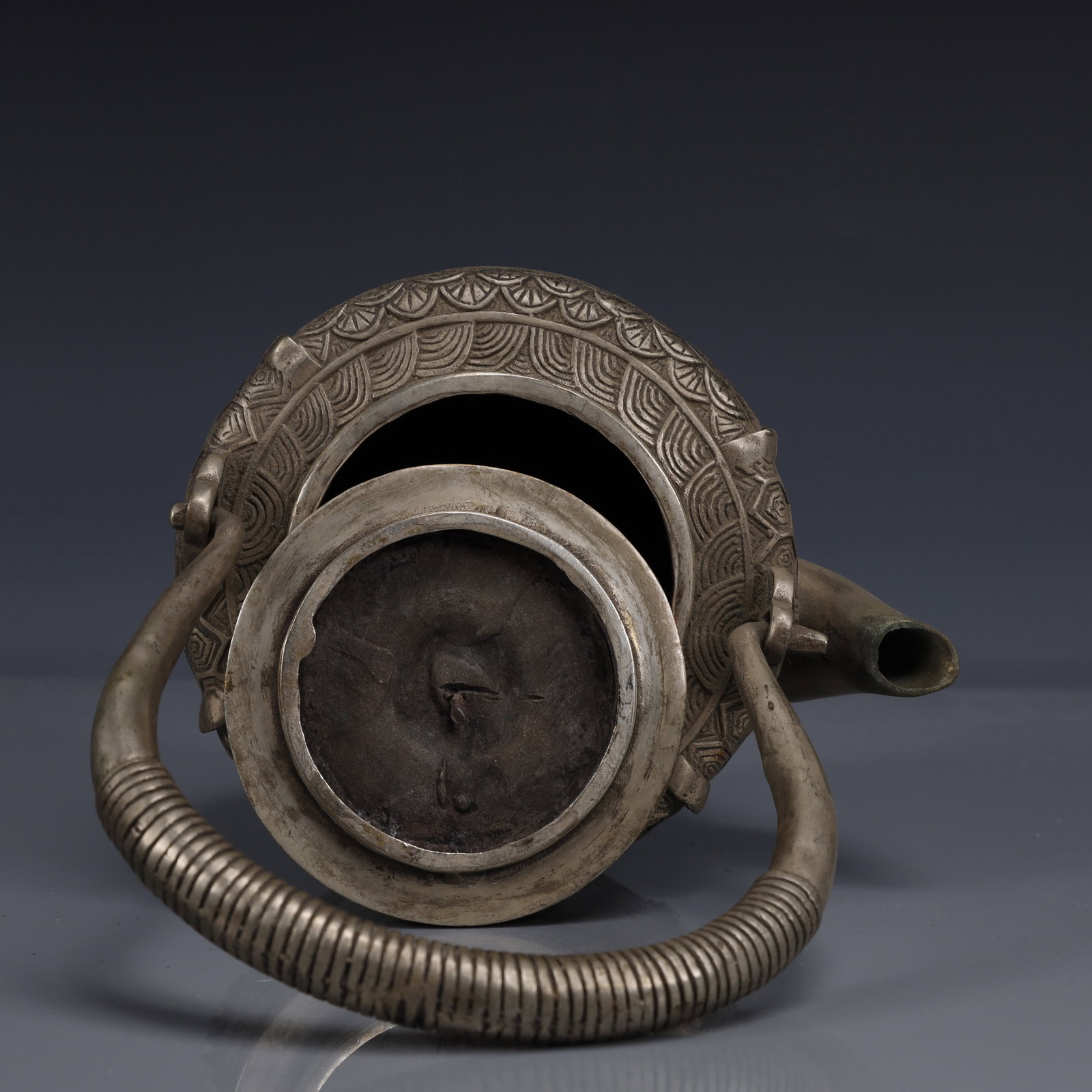 An Exquisite Silver-Plated Bronze Fish Pattern Ewer - 9
