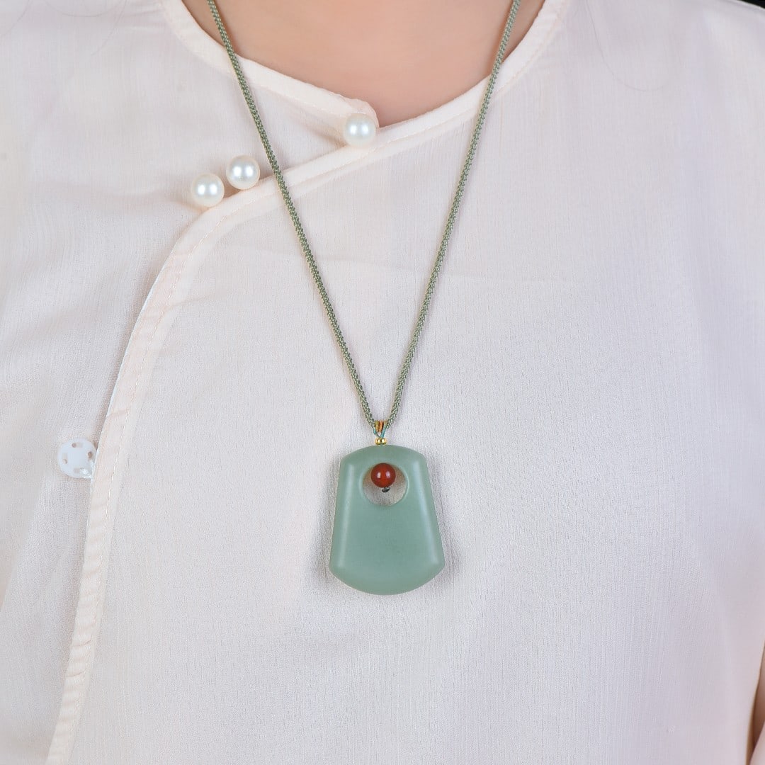 An Exquisite Jasper Pendant: An Exquisite Jasper Pendant,Size:1.5inx2in 碧玉挂件