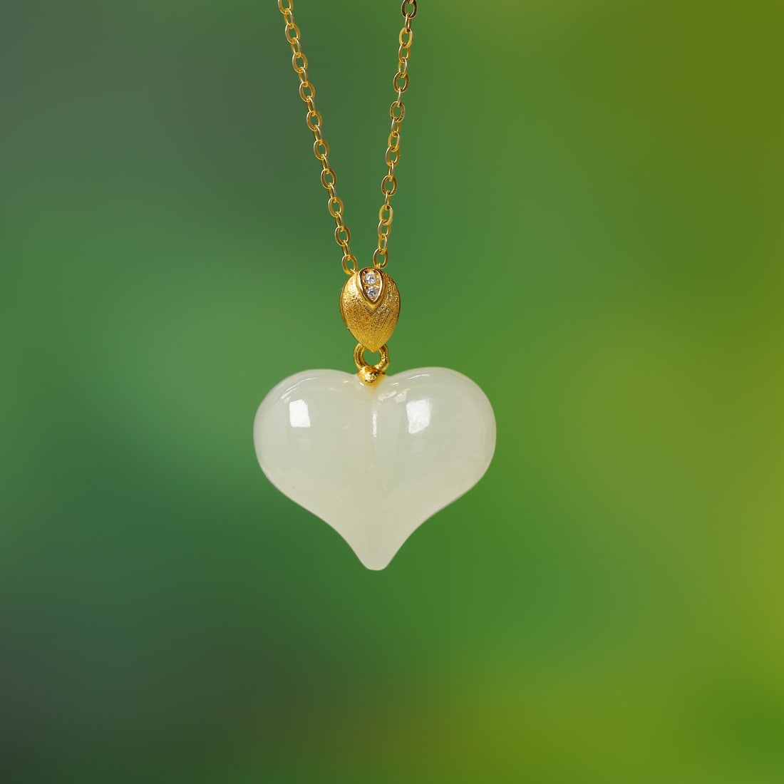 An Exquisite Sterling Silver-Gold Plated Inlaid White Jade Pendant: An Exquisite Sterling Silver-Gold Plated Inlaid White Jade Pendant,Size:0.6inx0.7in 纯银镀金镶白玉吊坠