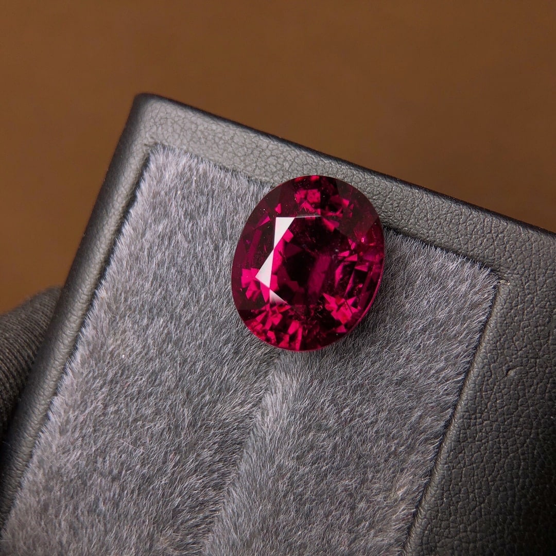 15.93Ctw Natural Tourmaline Loose: 15.93Ctw Natural Tourmaline Loose,Size:0.7inx0.5inx0.4in 15.93Ctw天然碧玺裸石