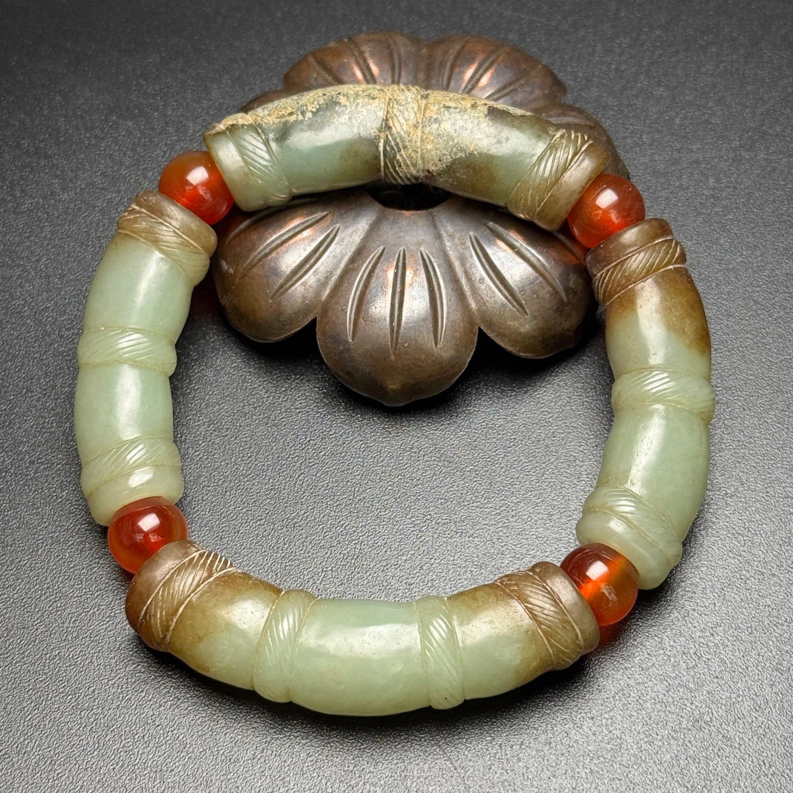 An Exquisite White Jade Bracelet: An Exquisite White Jade Bracelet,Qing Dynasty,China,Size:2.2inx0.6inx0.5in,Weight:75g 白玉手链,中国清代