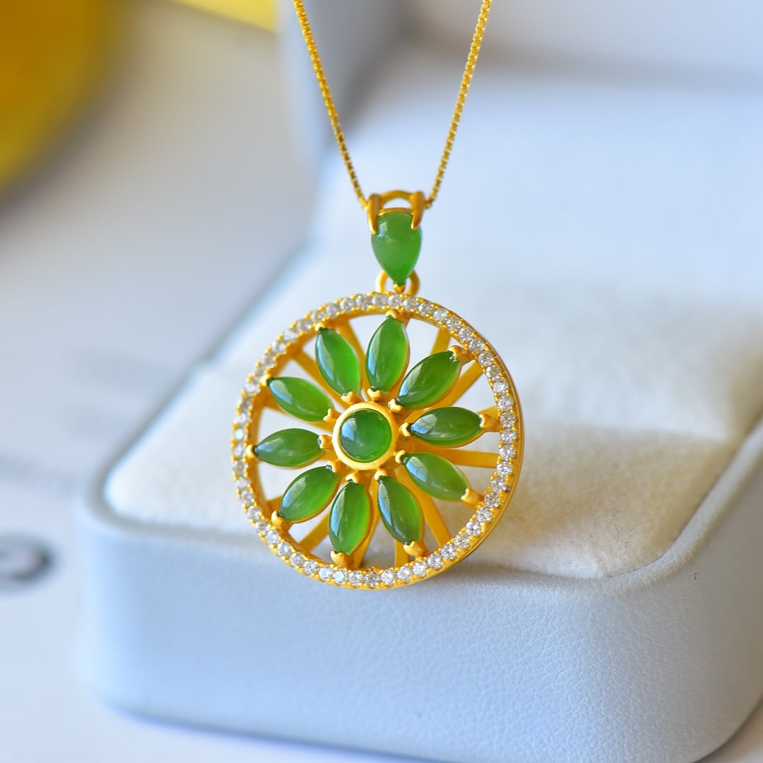 An Exquisite Sterling Silver-Gold Plated Inlaid Jasper Pendant,Inlaid Diamond: An Exquisite Sterling Silver-Gold Plated Inlaid Jasper Pendant,Inlaid Diamond 纯银镀金镶碧玉项链,嵌钻石