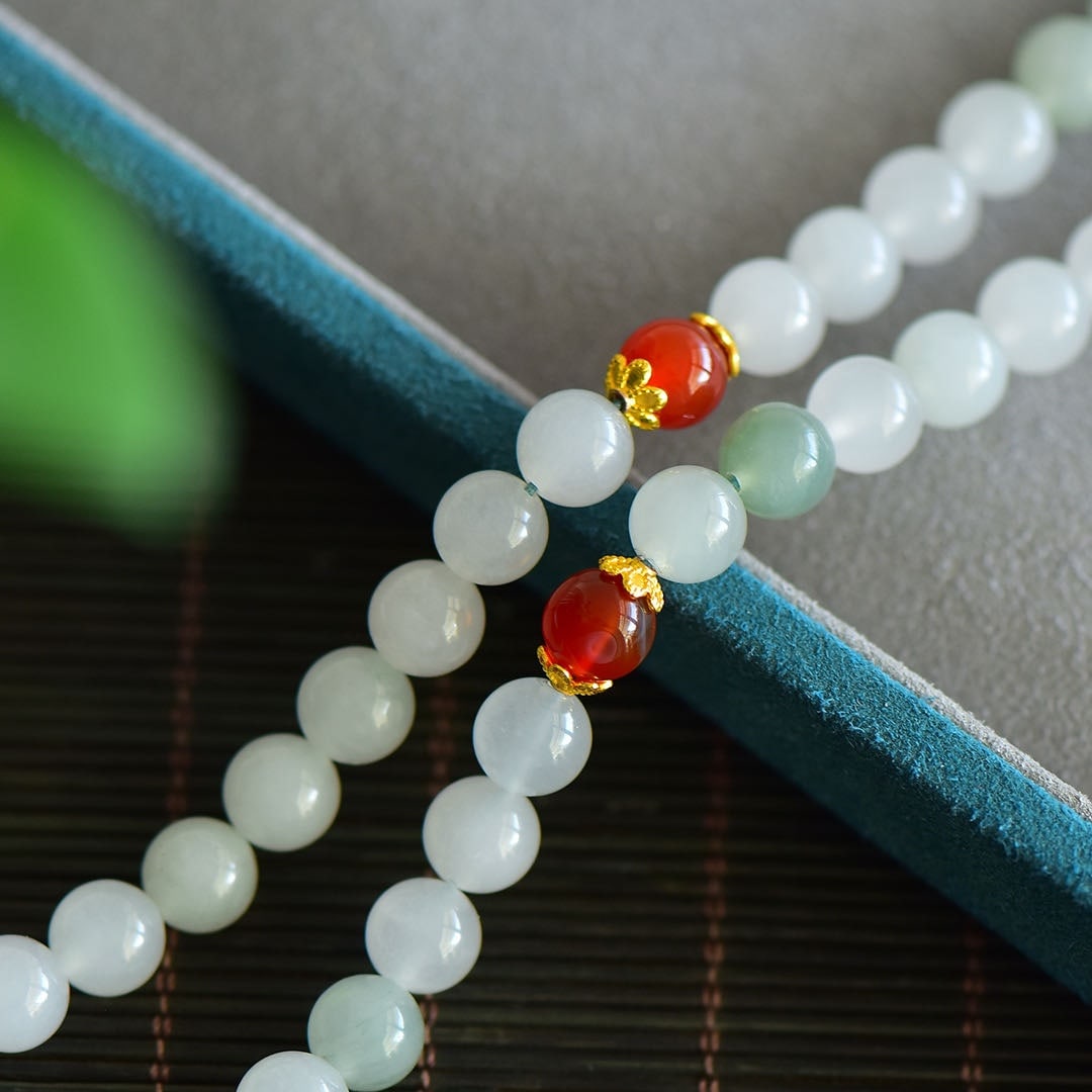 An Exquisite White Jade Bracelet: An Exquisite White Jade Bracelet,Size:0.3in 白玉手串