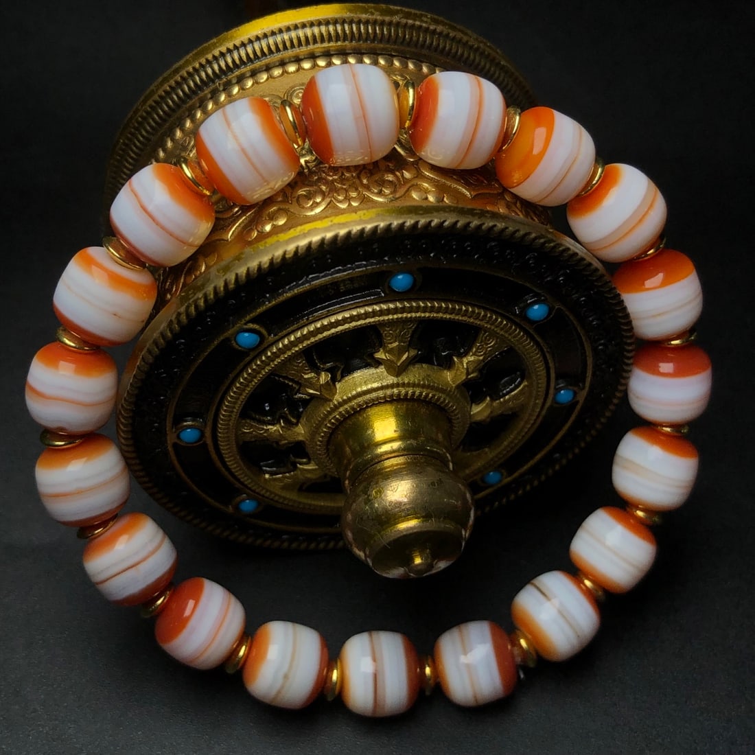 An Exquisite Agate Bracelet: An Exquisite Agate Bracelet,Size:0.4in*19 玛瑙手串