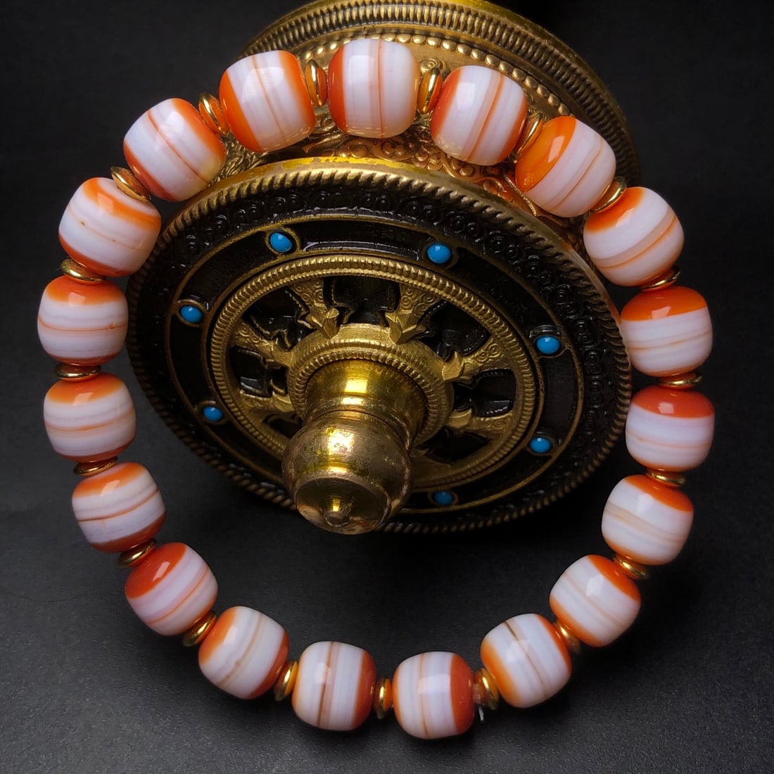 An Exquisite Agate Bracelet - 6