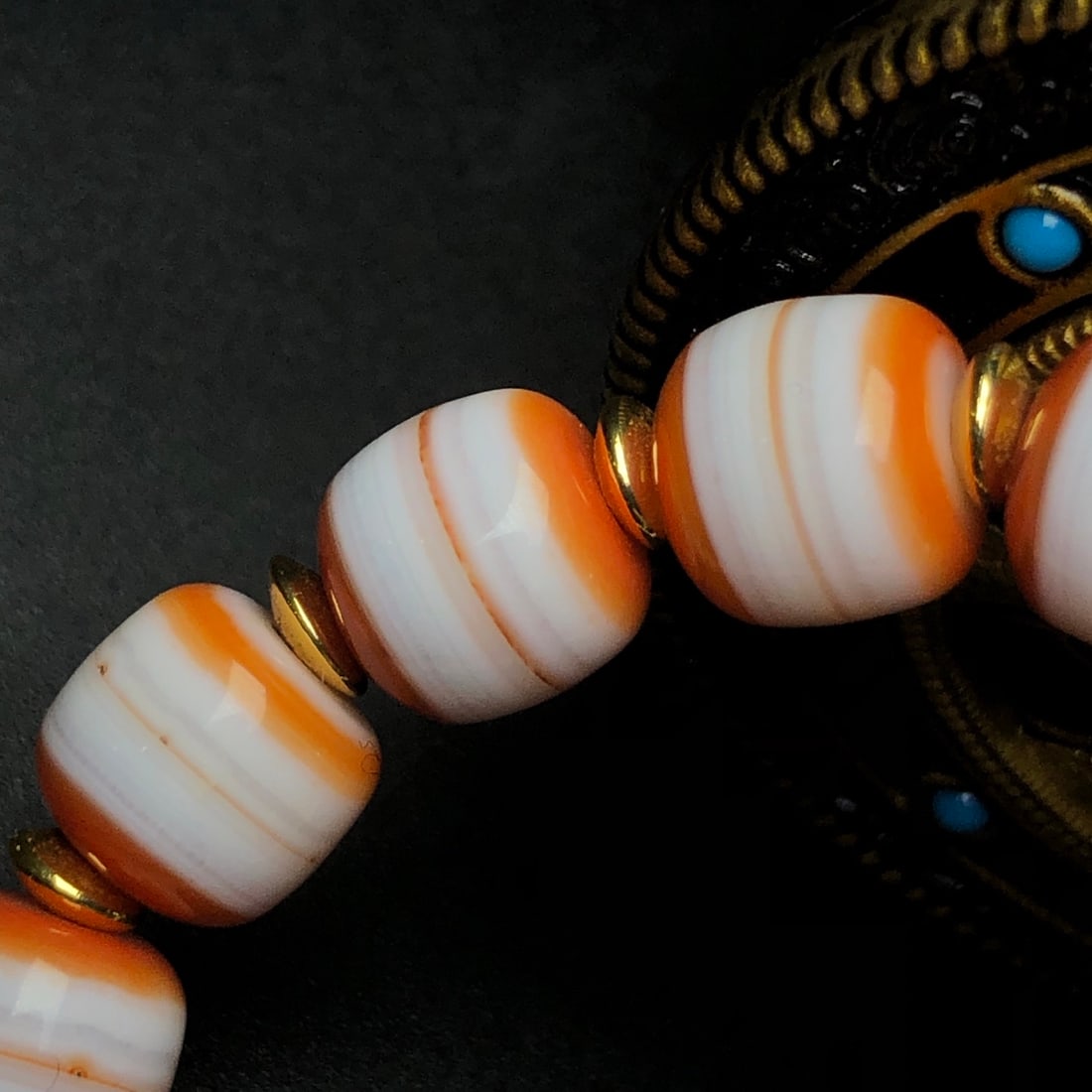 An Exquisite Agate Bracelet - 8