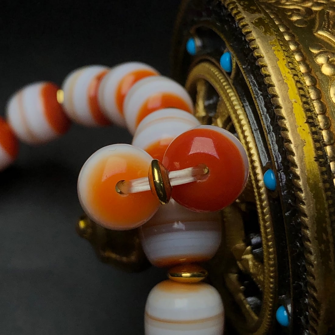 An Exquisite Agate Bracelet - 9