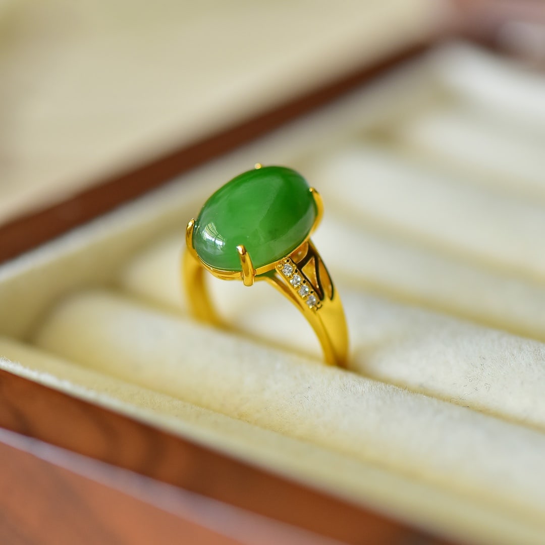 An Exquisite Sterling Silver-Gold Plated Inlaid Jasper Ring,Inlaid Diamond: An Exquisite Sterling Silver-Gold Plated Inlaid Jasper Ring,Inlaid Diamond,Size:0.4inx0.6in 纯银镀金镶碧玉戒指,嵌钻石