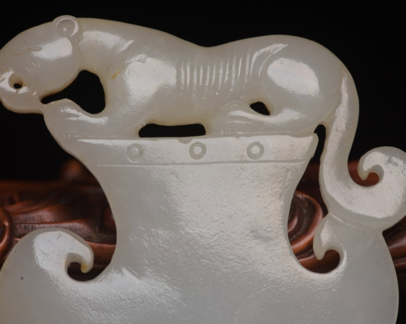 An Exquisite White Jade Beast Axe - 6