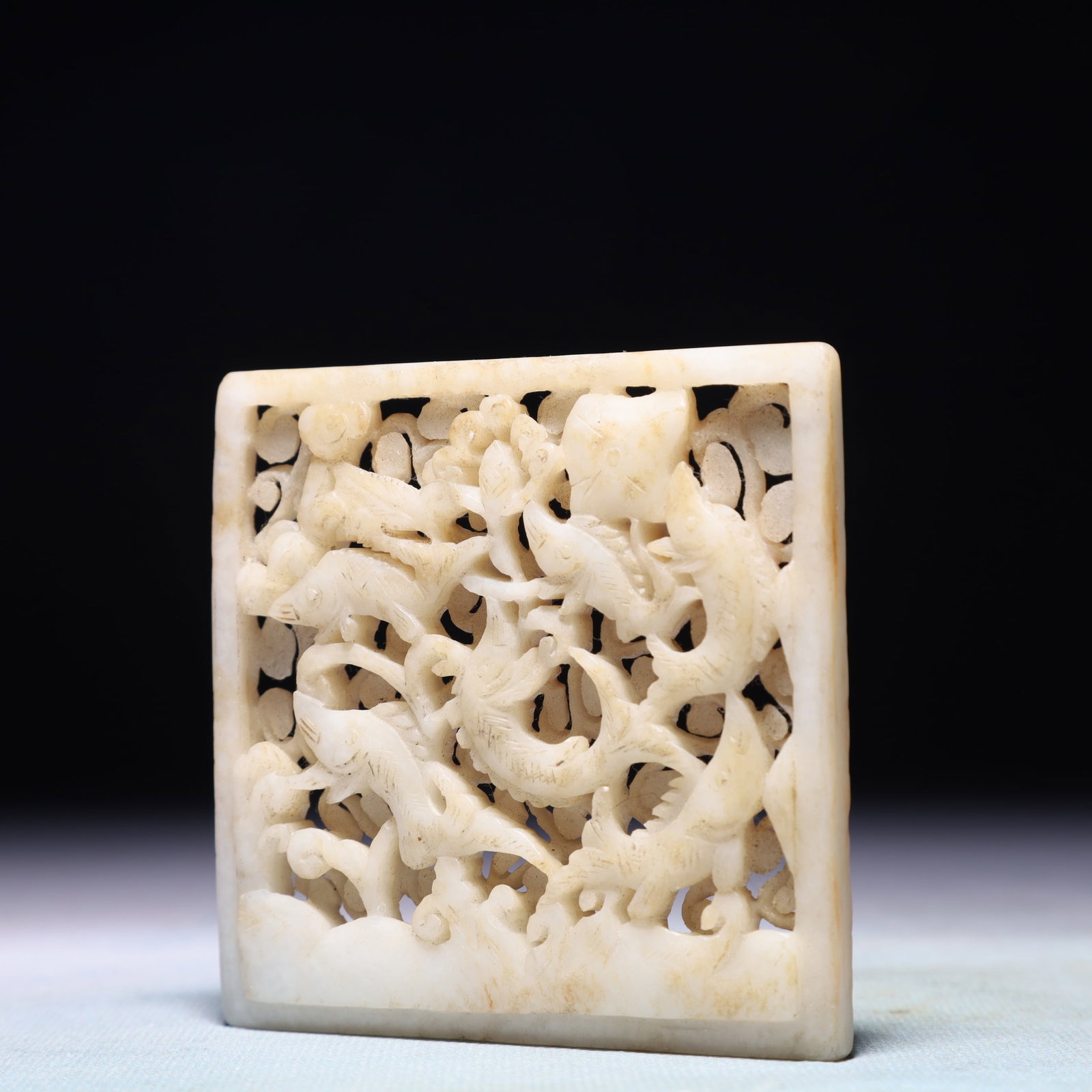 An Exquisite White Jade Fish Pattern Pendant - 2