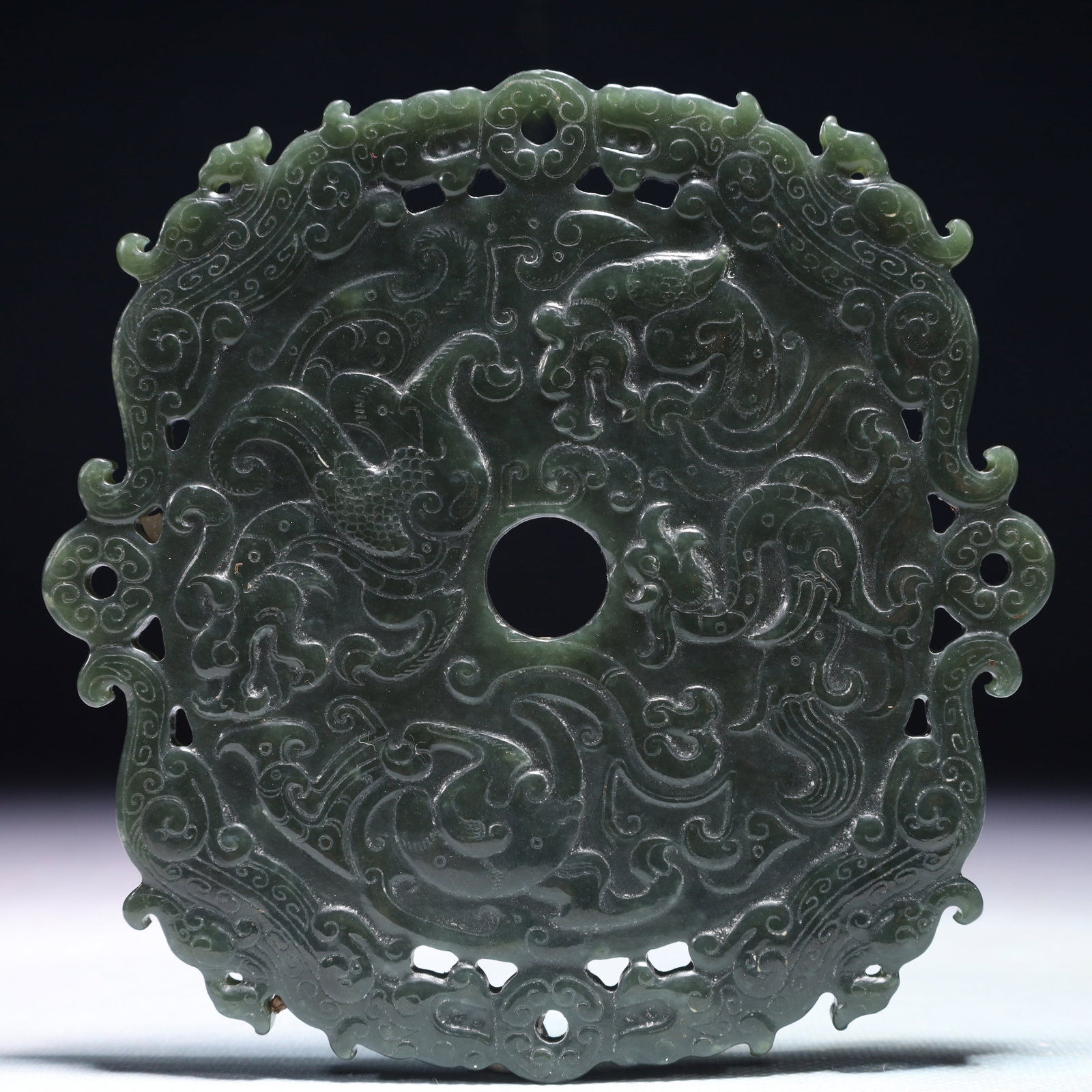 An Exquisite Jasper Dragon and Phoenix Pattern Pendant: An Exquisite Jasper Dragon and Phoenix Pattern Pendant,Qing Dynasty,China,Size:4.9inx4.9in,Weight:234.8g 碧玉龙凤纹挂件,中国清代