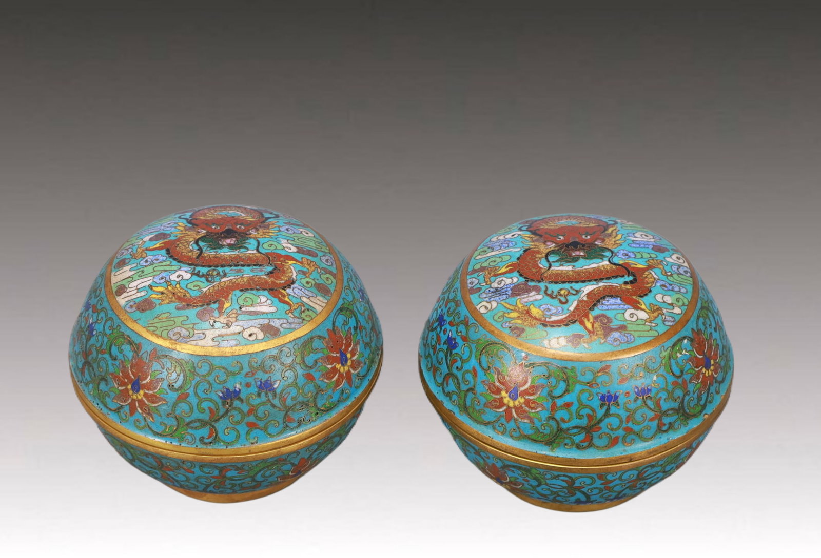 A Pair of Exquisite Cloisonne Lotus and Dragon Pattern Cover Bowls: A Pair of Exquisite Cloisonne Lotus and Dragon Pattern Cover Bowls,Qing Dynasty,China,Qianlong Four-character Mark,Qing Dynasty,China,Size:4.3inx3.1in,Total Weight:900g 一对景泰