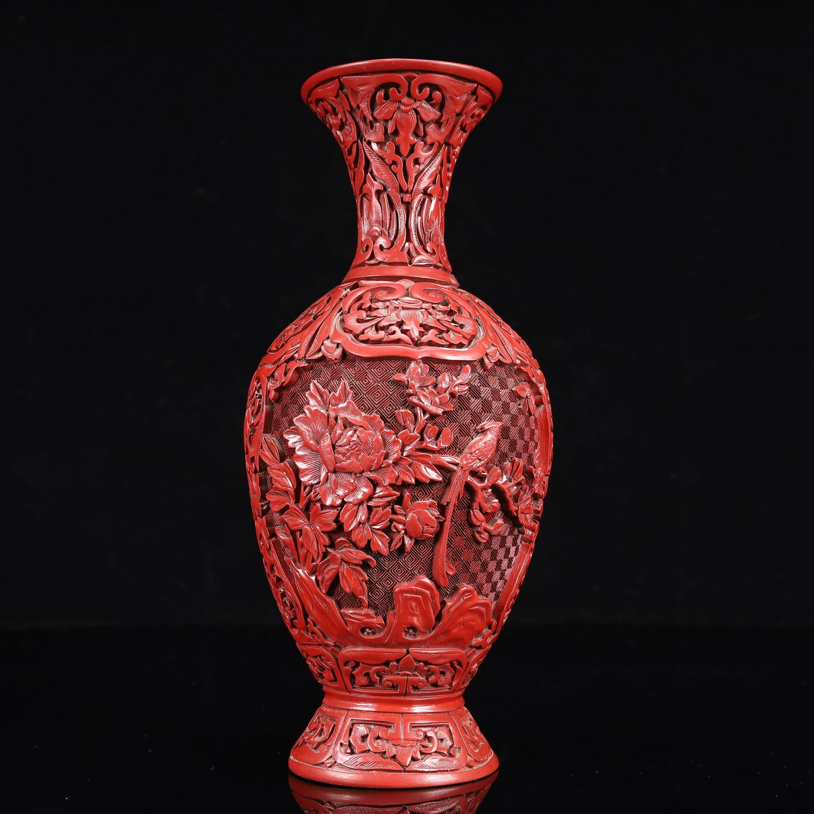 An Exquisite Carved Red Lacquer Flower and Bird Pattern Vase: An Exquisite Carved Red Lacquer Flower and Bird Pattern Vase,Qing Dynasty, China,Qianlong Four-character Mark,Size:4.3inx9.8in,Weight:600g 剔红漆器花鸟纹ī