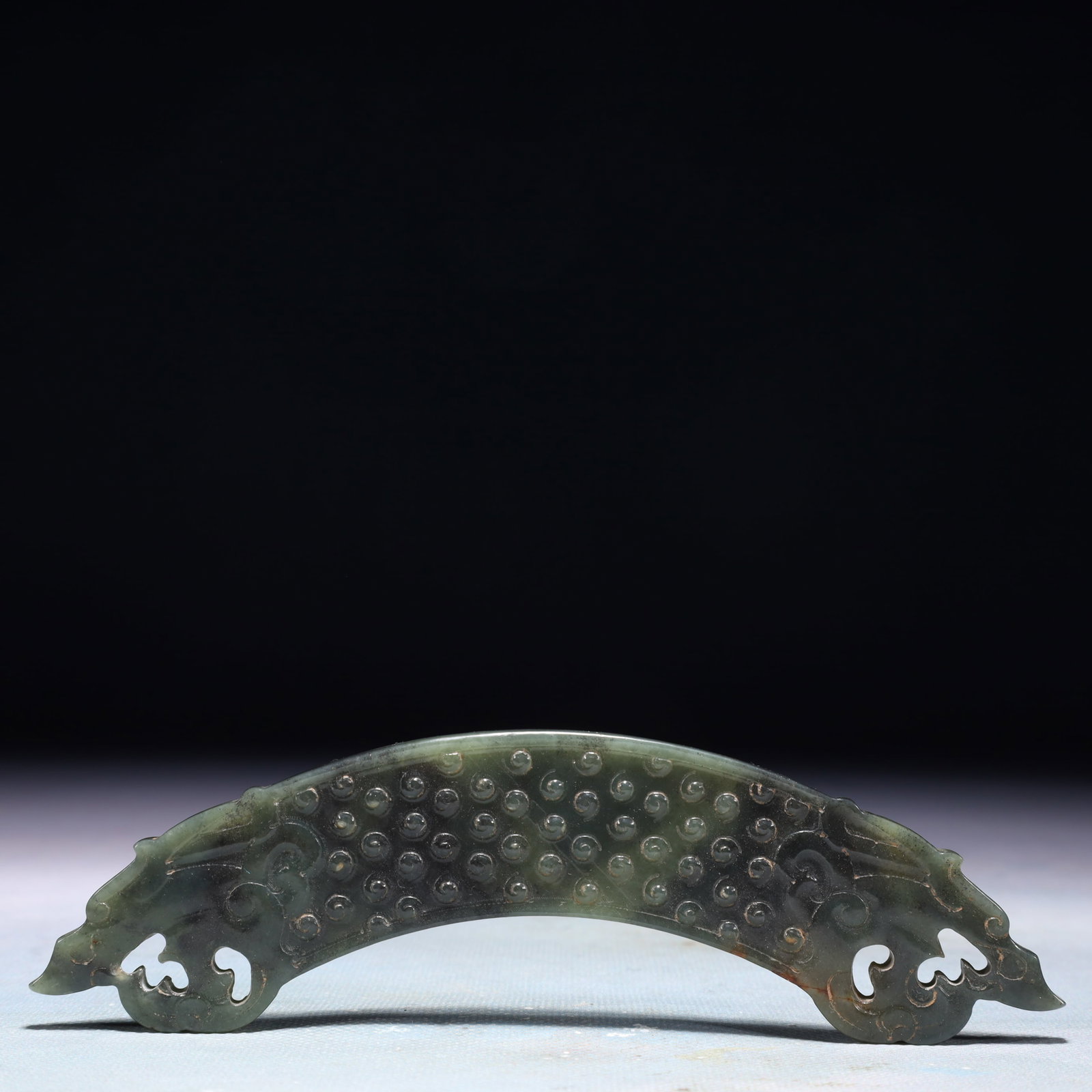 An Exquisite Jasper Dragon Pattern Ornament: An Exquisite Jasper Dragon Pattern Ornament,Qing Dynasty,China,Size:6.5inx2in,Weight:73.6g 碧玉龙纹摆件,中国清代