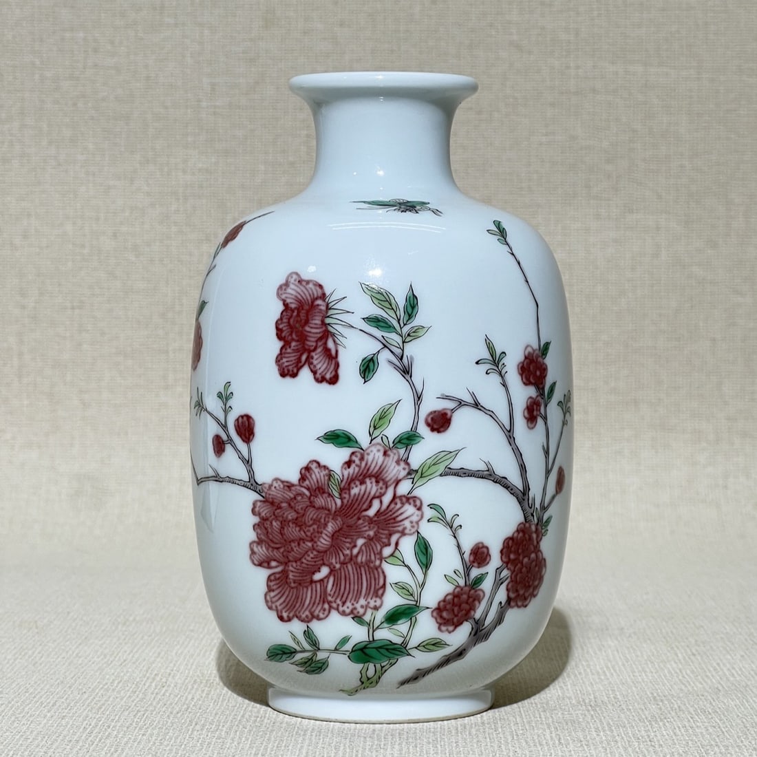 An Exquisite Underglaze-Red Famille-Rose Flower Pattern Vase (1 of 6)