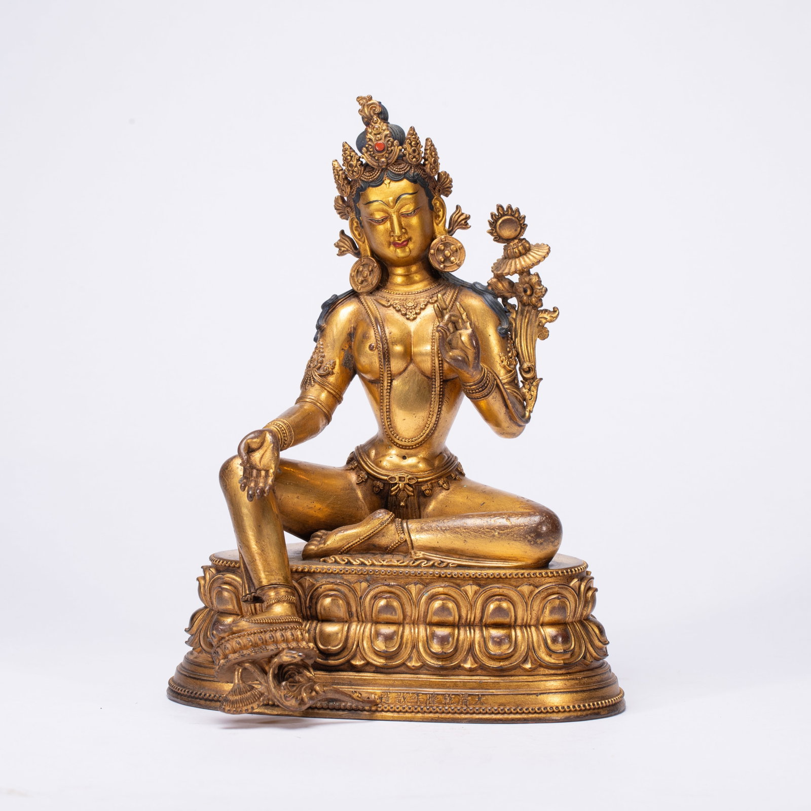 A Solemn Gilt Bronze Statue of Tara: A Solemn Gilt Bronze Statue of Tara,Qing Dynasty,China,Qianlong Mark,Size:6.1inx5.1inx8.3in,Weight:1810g 铜鎏金度母像,中国清代,乾Ɓ