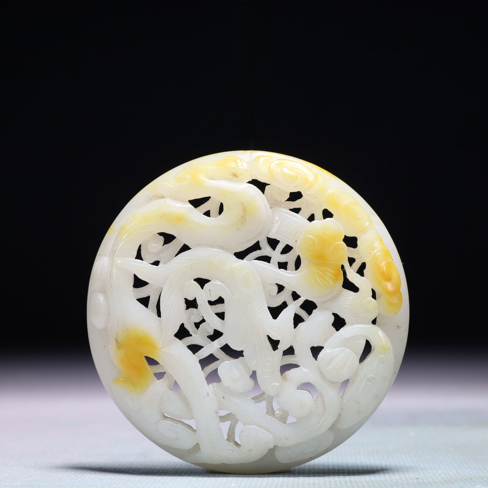 An Exquisite White Jade Flower Pattern Pendant: An Exquisite White Jade Flower Pattern Pendant,Qing Dynasty,China,Size:2.8inx2.8in,Weight:65g 白玉花卉纹佩,中国清代
