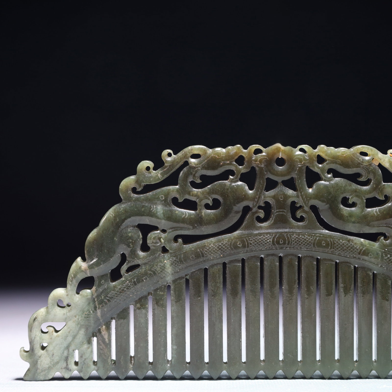 An Exquisite Green Jade Dragon Pattern Comb - 2