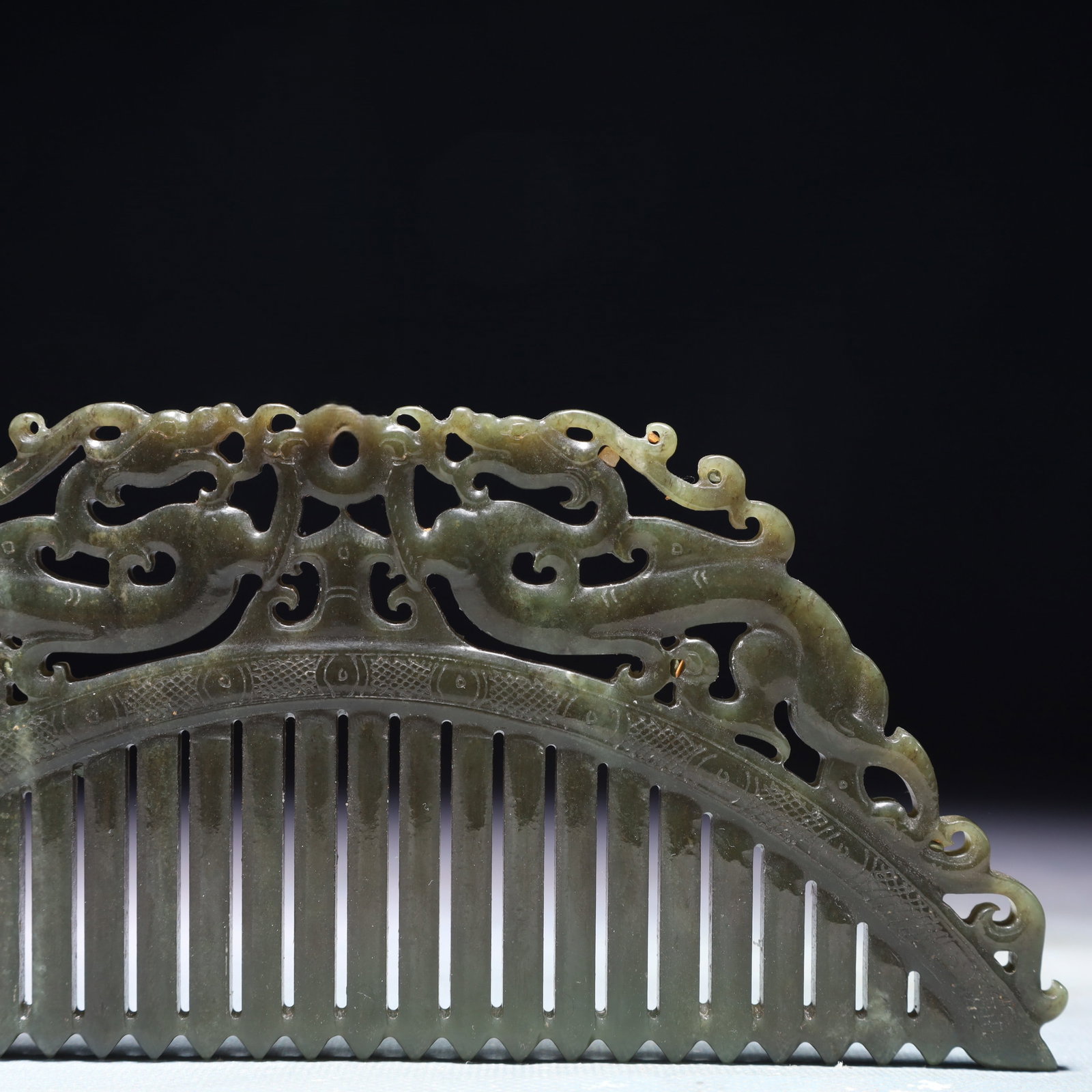 An Exquisite Green Jade Dragon Pattern Comb - 3