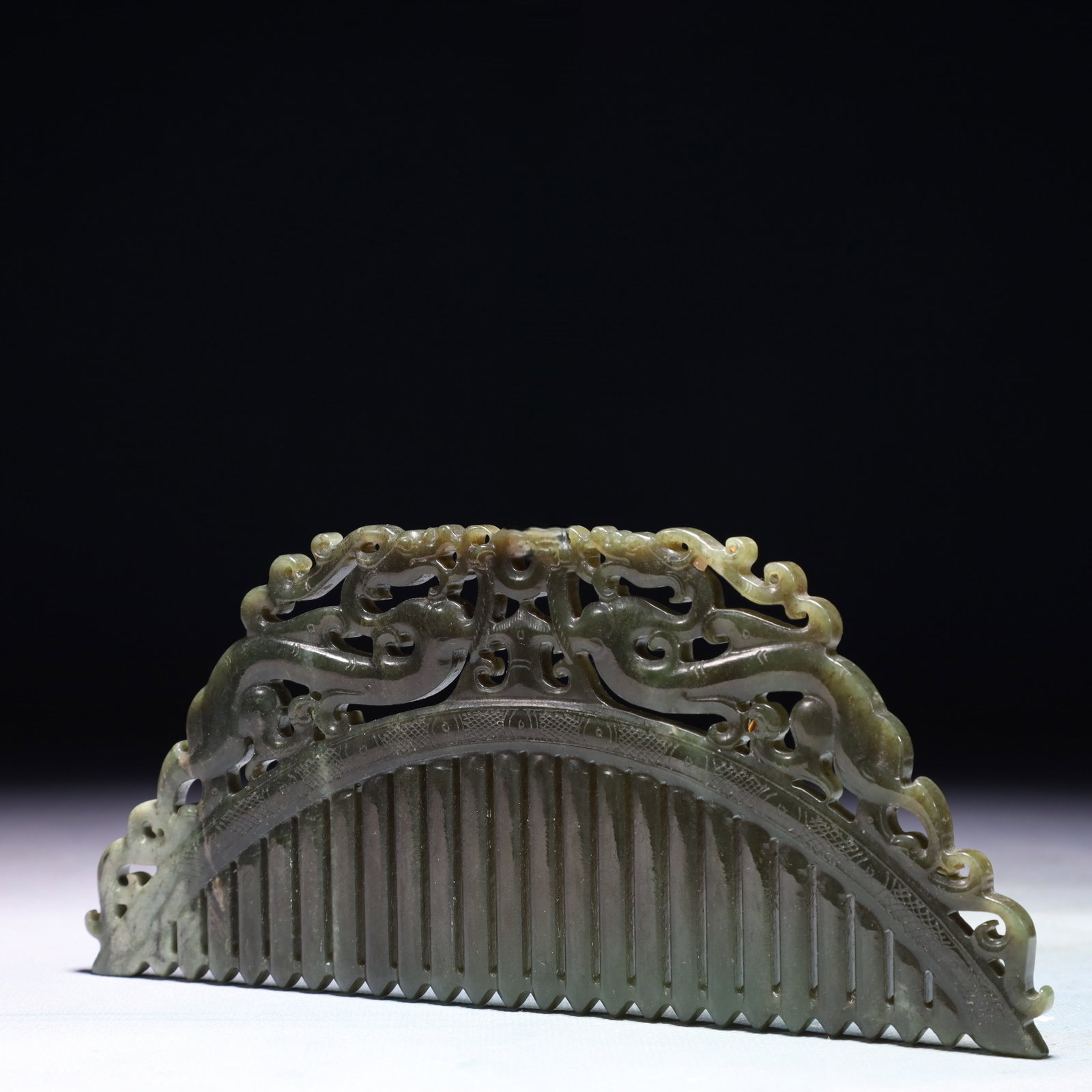 An Exquisite Green Jade Dragon Pattern Comb - 4