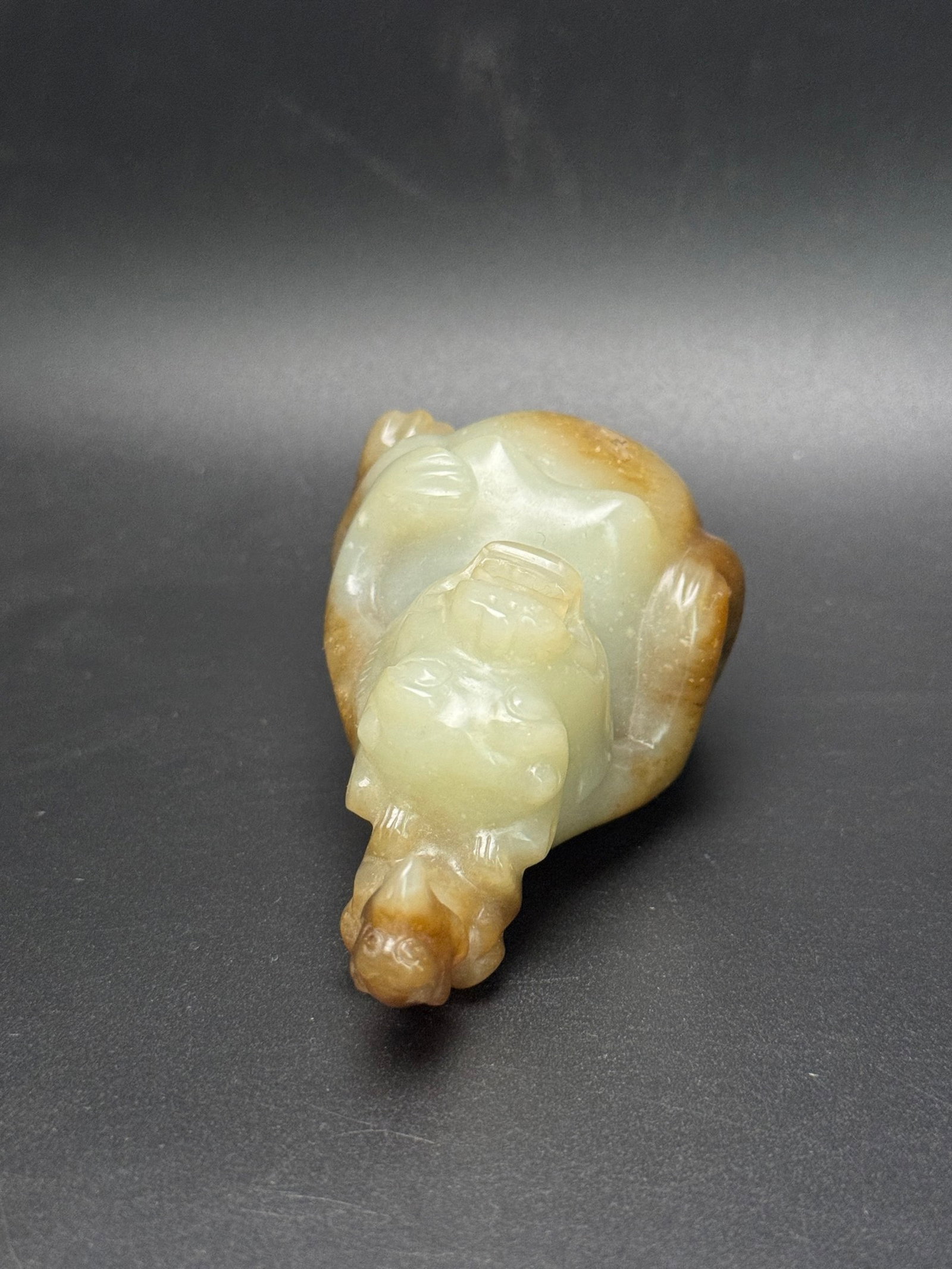 An Exquisite White Jade Bird Pattern Bear Ornament - 2