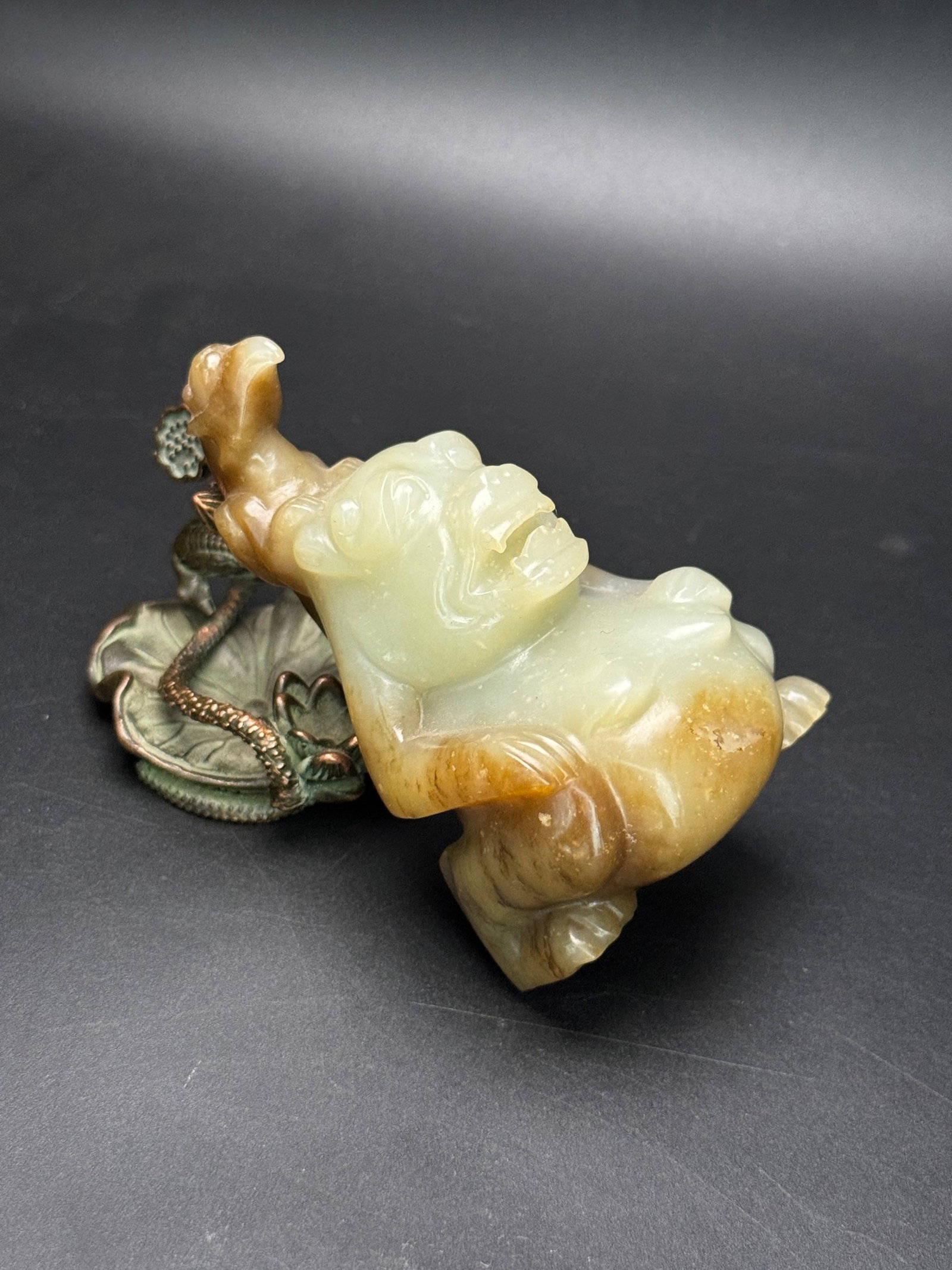 An Exquisite White Jade Bird Pattern Bear Ornament - 4