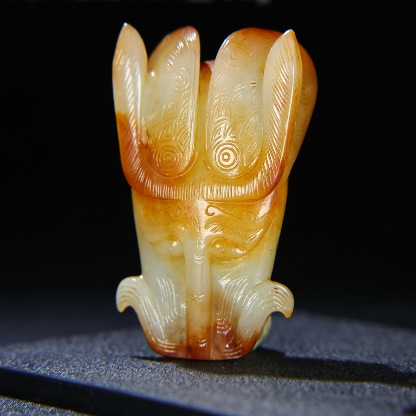 An Exquisite White Jade Figure-Face Pattern Pendant: An Exquisite White Jade Figure-Face Pattern Pendant,Qing Dynasty,China,Size:2.9inx1.7inx0.8in,Weight:98g 白玉人面纹挂件,中国清代