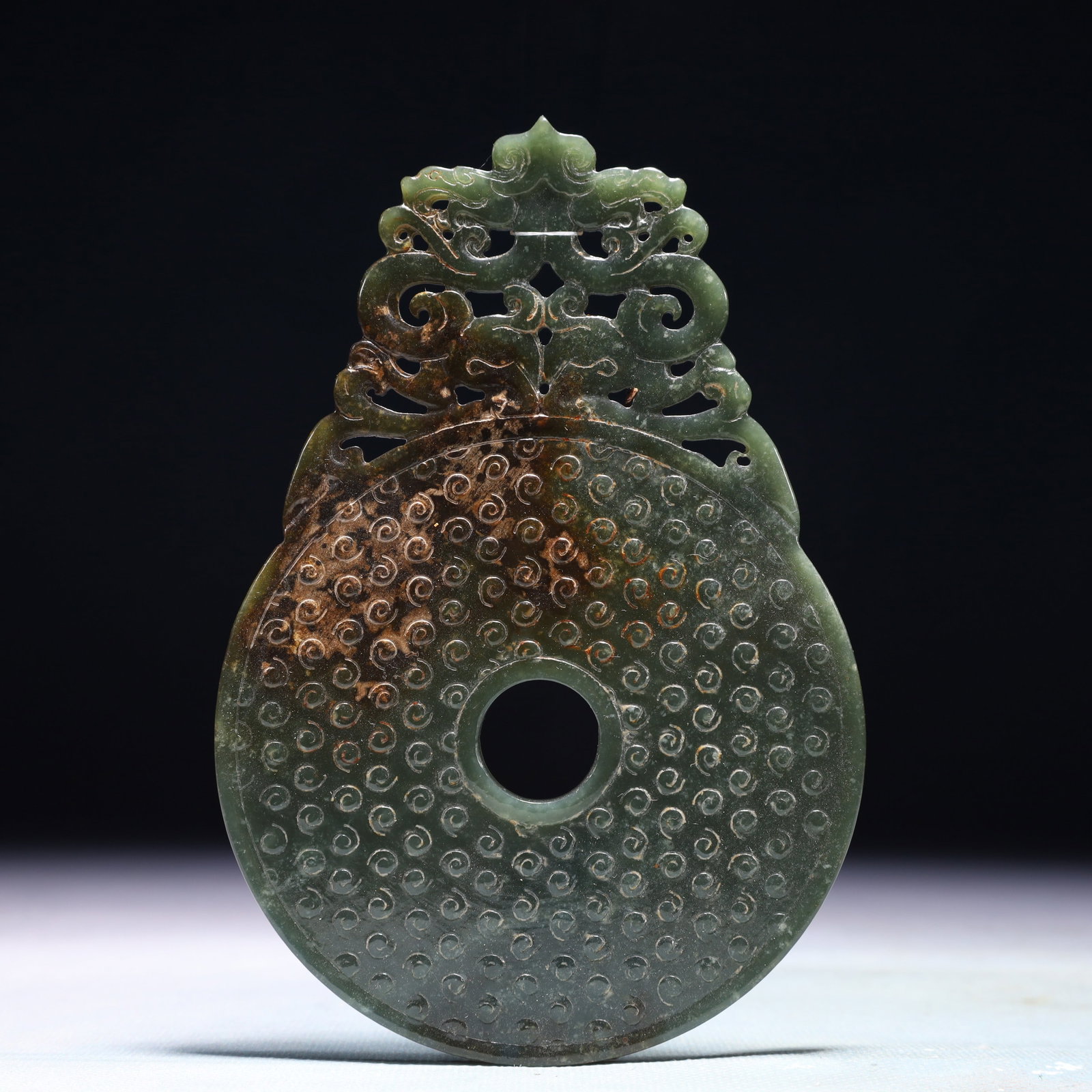 An Exquisite Jasper Dragon Pattern Pendant: An Exquisite Jasper Dragon Pattern Pendant,Qing Dynasty,China,Size:3.7inx5.5in,Weight:133.2g 碧玉龙纹挂件,中国清代
