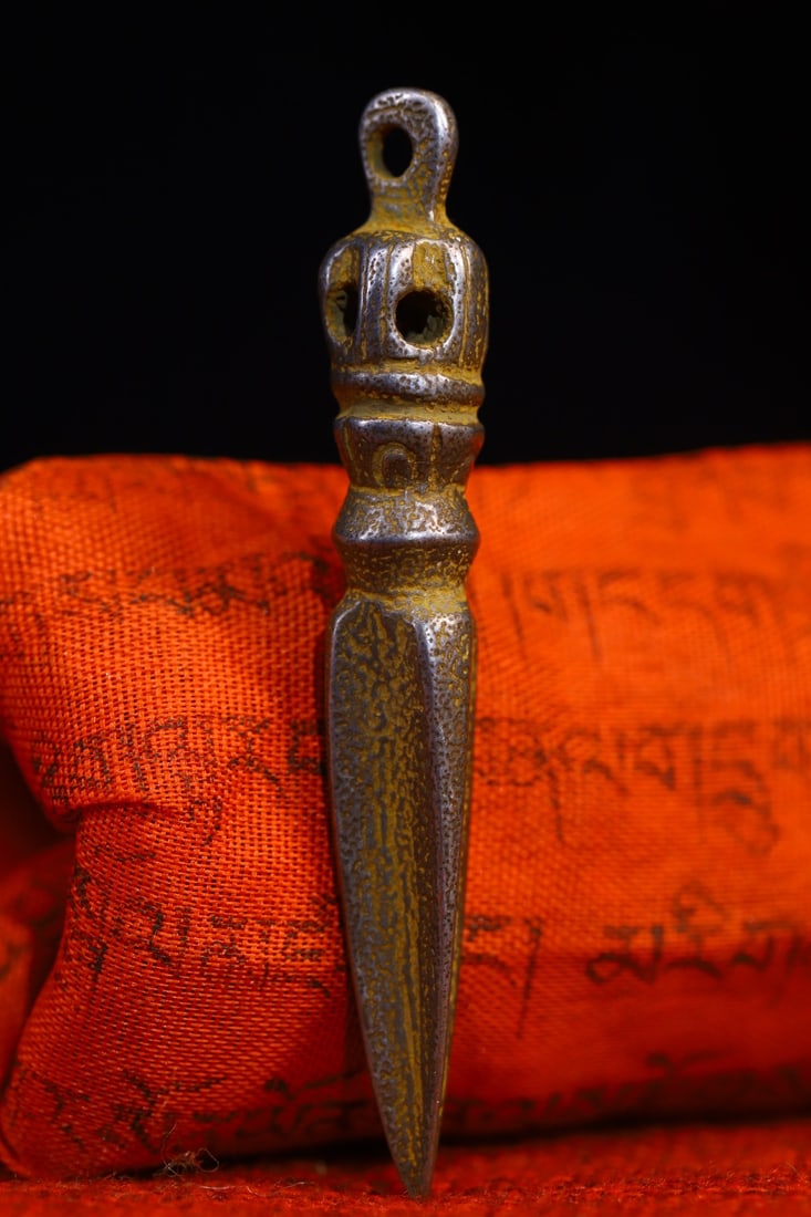 An Exquisite Bronze Vajra - 3