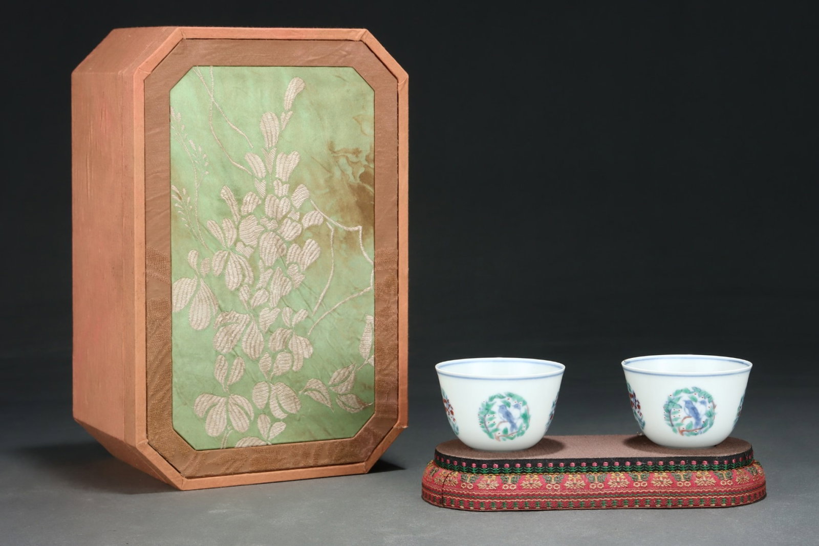 A Pair of Exquisite Doucai Flower and Bird Pattern Cups: A Pair of Exquisite Doucai Flower and Bird Pattern Cups,Ming Dynasty,China,Chenghua Six-character Mark,Size:2.2inx3.1in 一对斗彩花鸟纹杯子,中