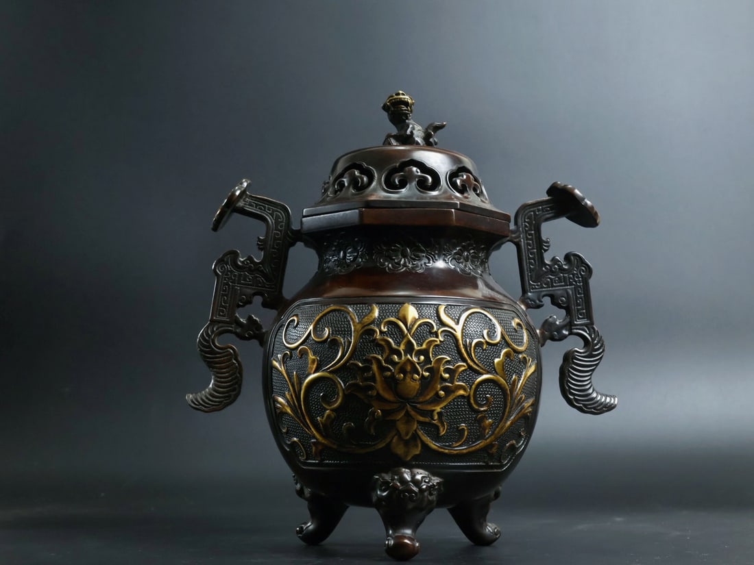 An Exquisite Gilt Bronze Lotus Pattern Double-Ears and Tripod Censer: An Exquisite Gilt Bronze Lotus Pattern Double-Ears and Tripod Censer,Qing Dynasty, China, Xuande Four-character Mark,Size:9.3inx4.1in,Weight:3695g 铜鎏金缠枝莲ń